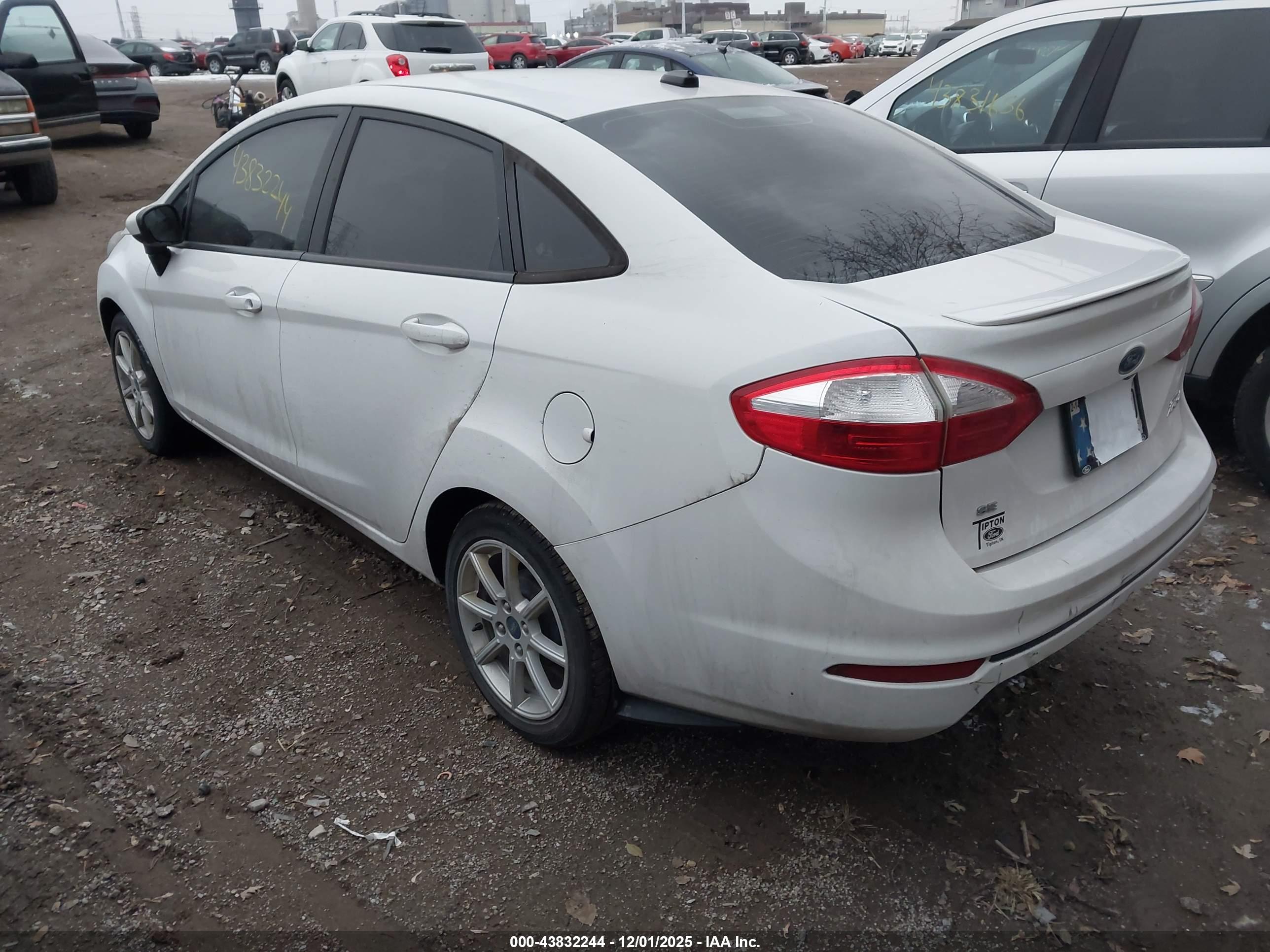 FORD FIESTA image 3