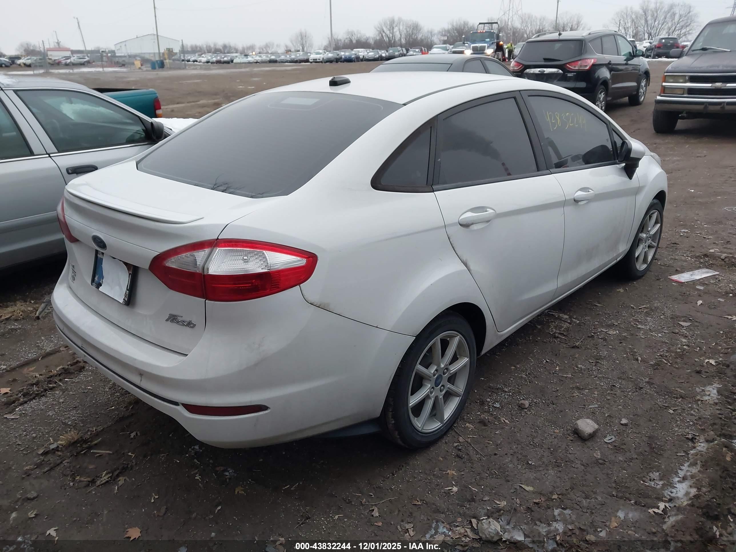 FORD FIESTA image 4