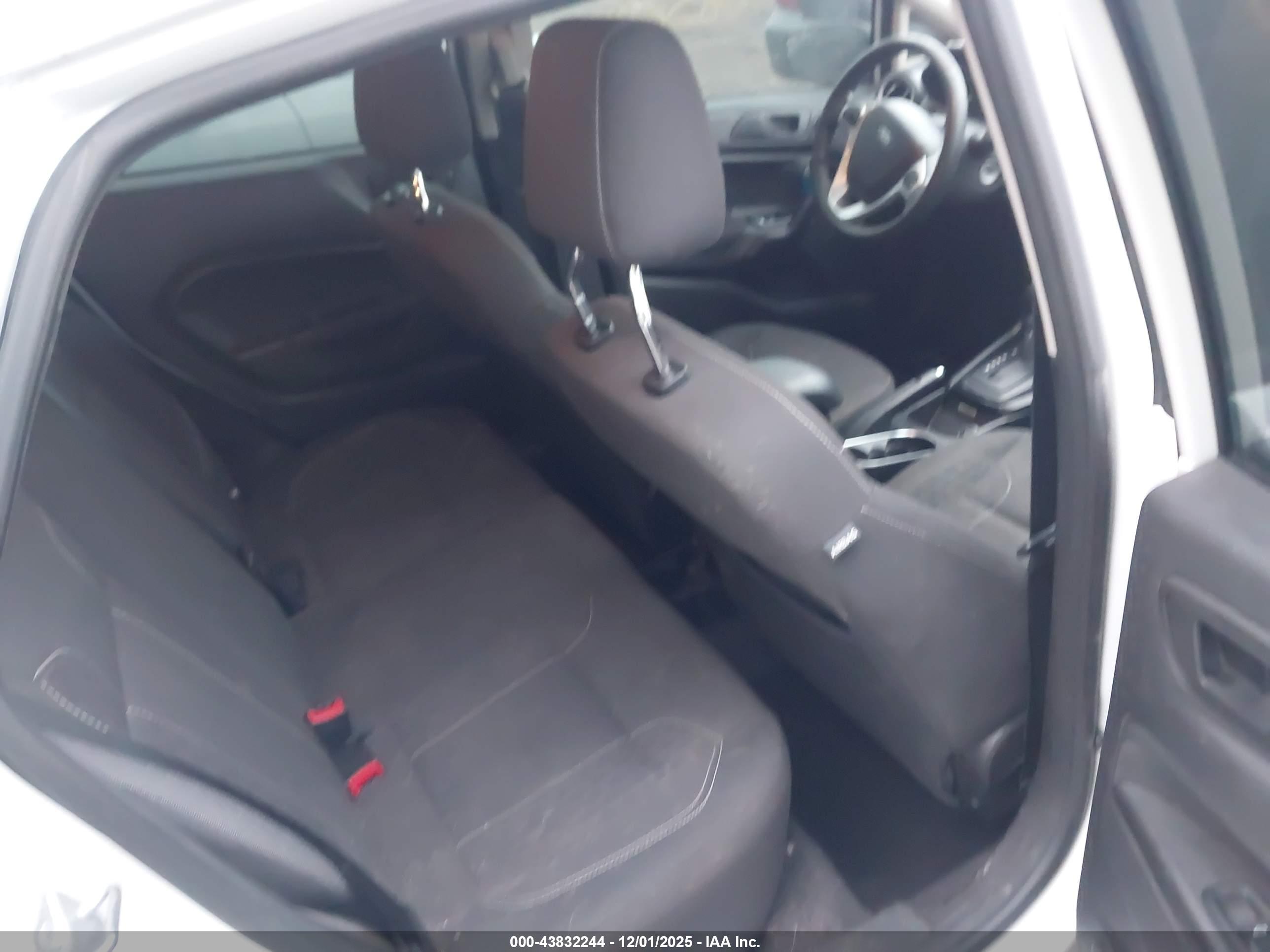 FORD FIESTA image 8