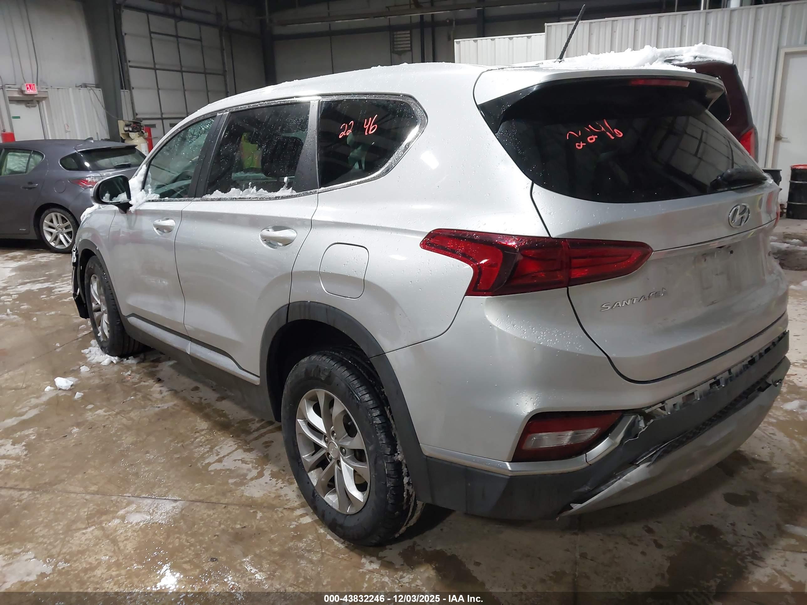 HYUNDAI SANTA image 3