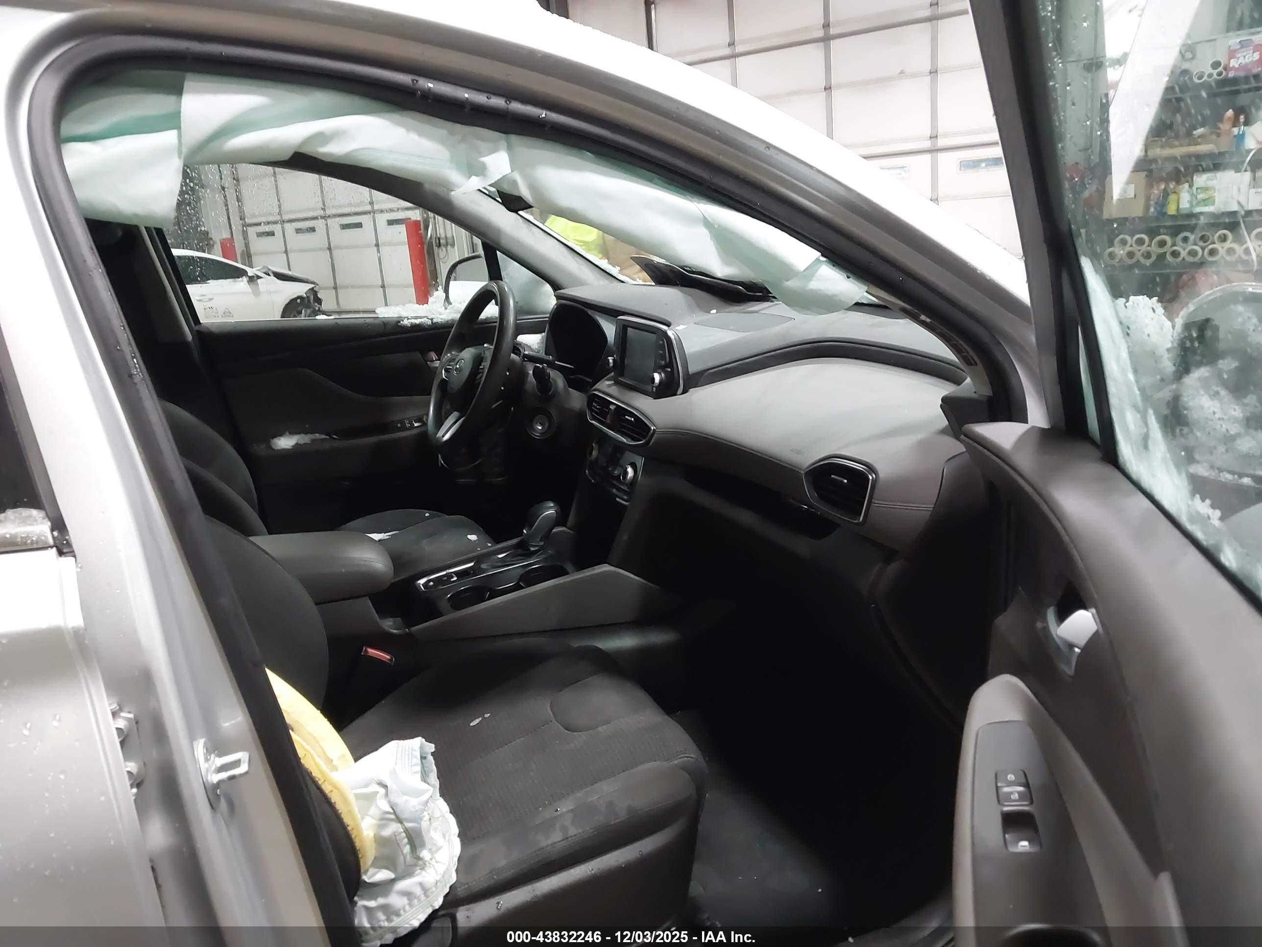 HYUNDAI SANTA image 5