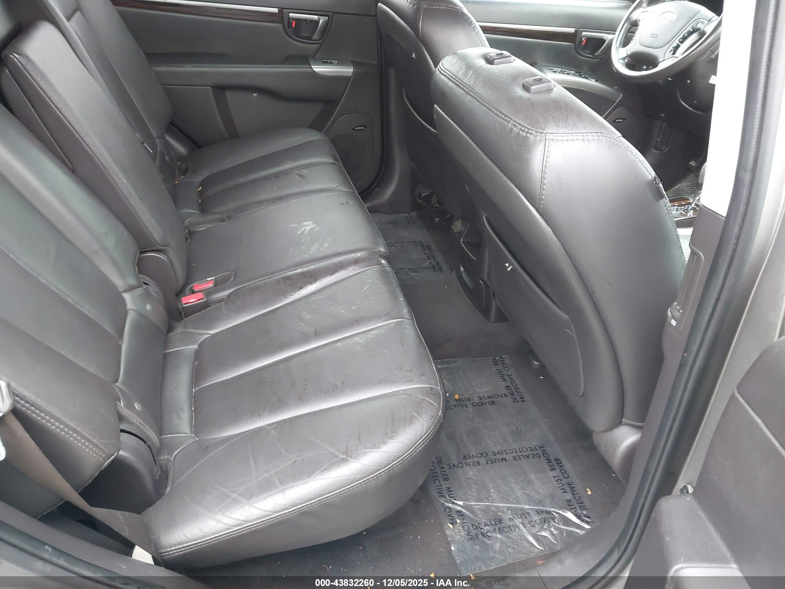 HYUNDAI SANTA image 8