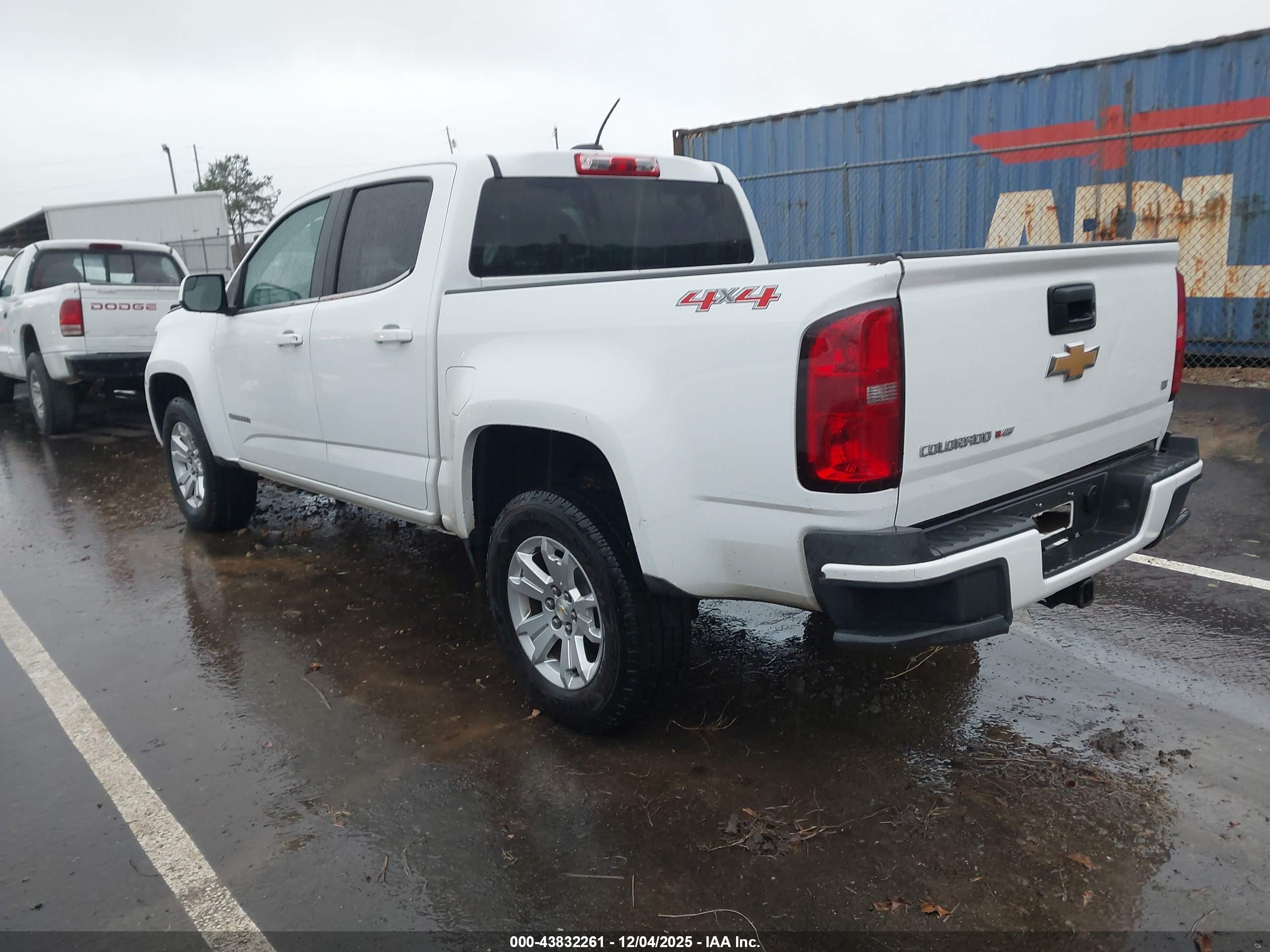 CHEVROLET COLORADO image 3