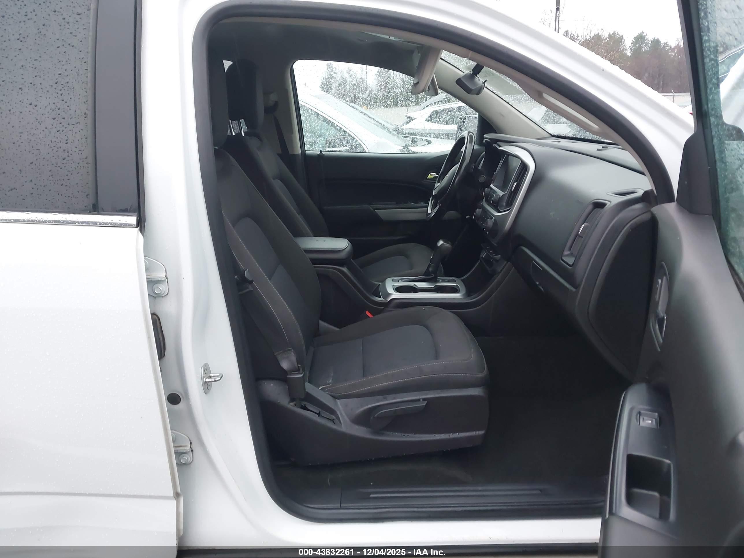 CHEVROLET COLORADO image 5