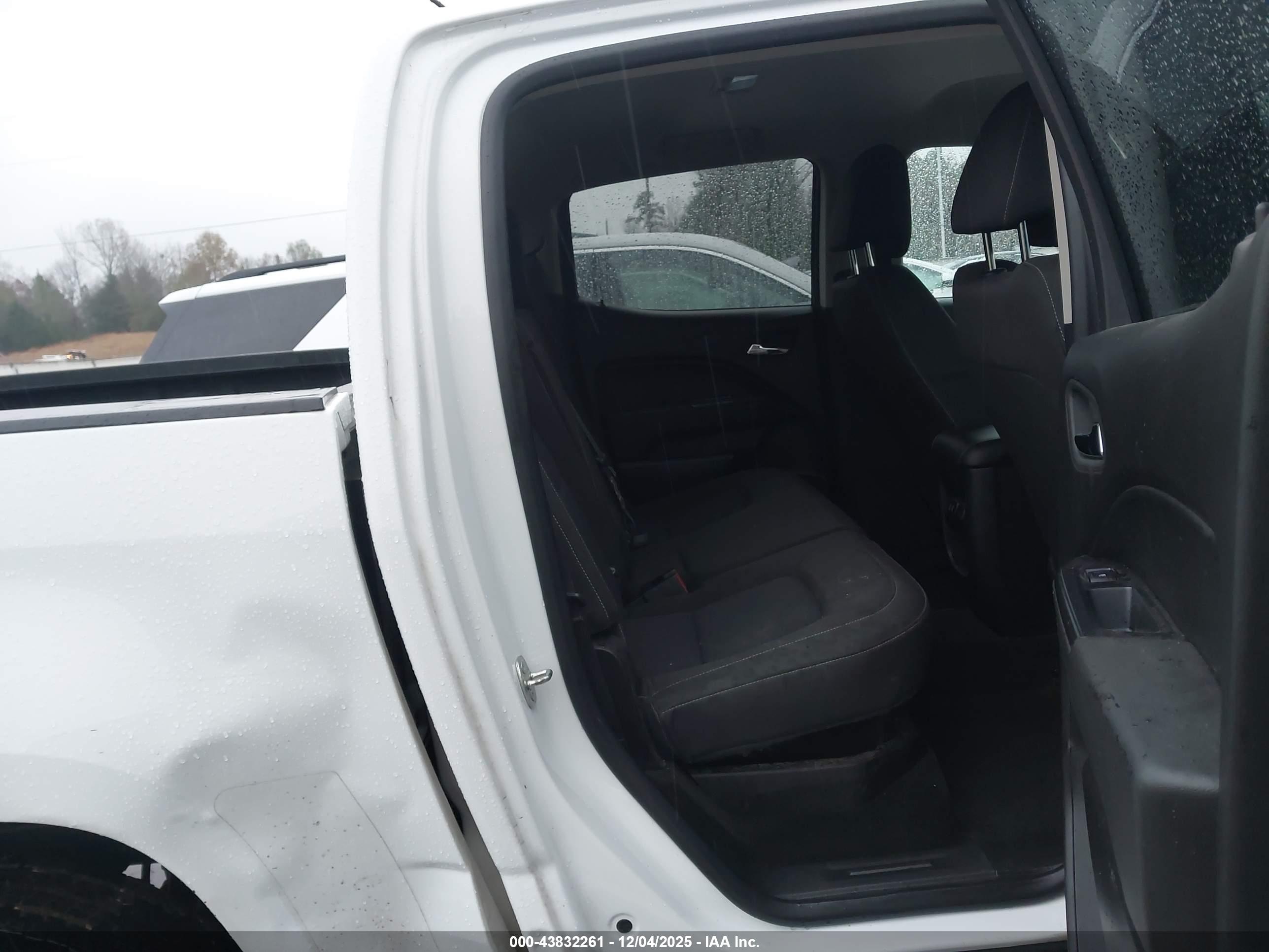 CHEVROLET COLORADO image 8