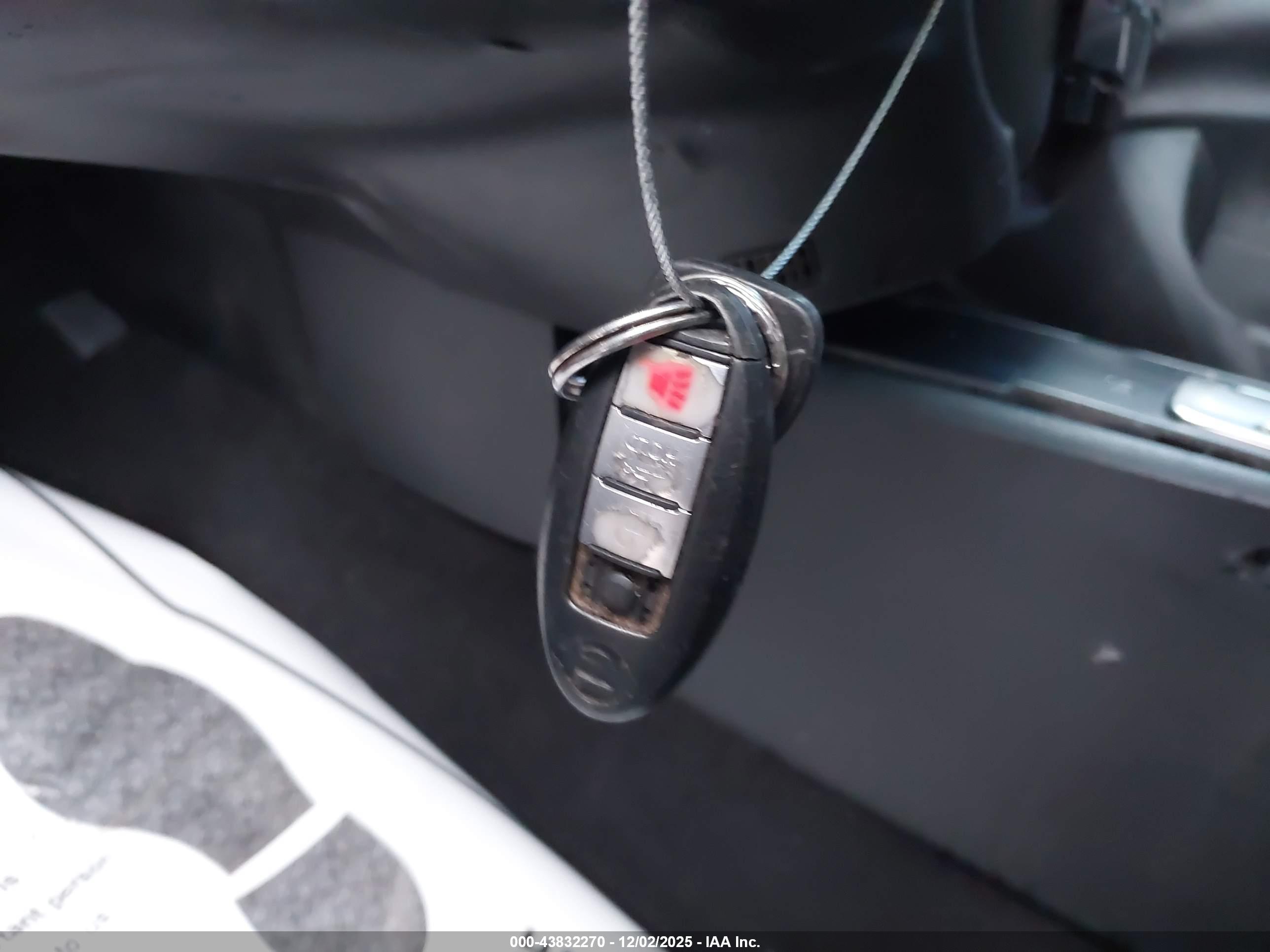 NISSAN MAXIMA image 11