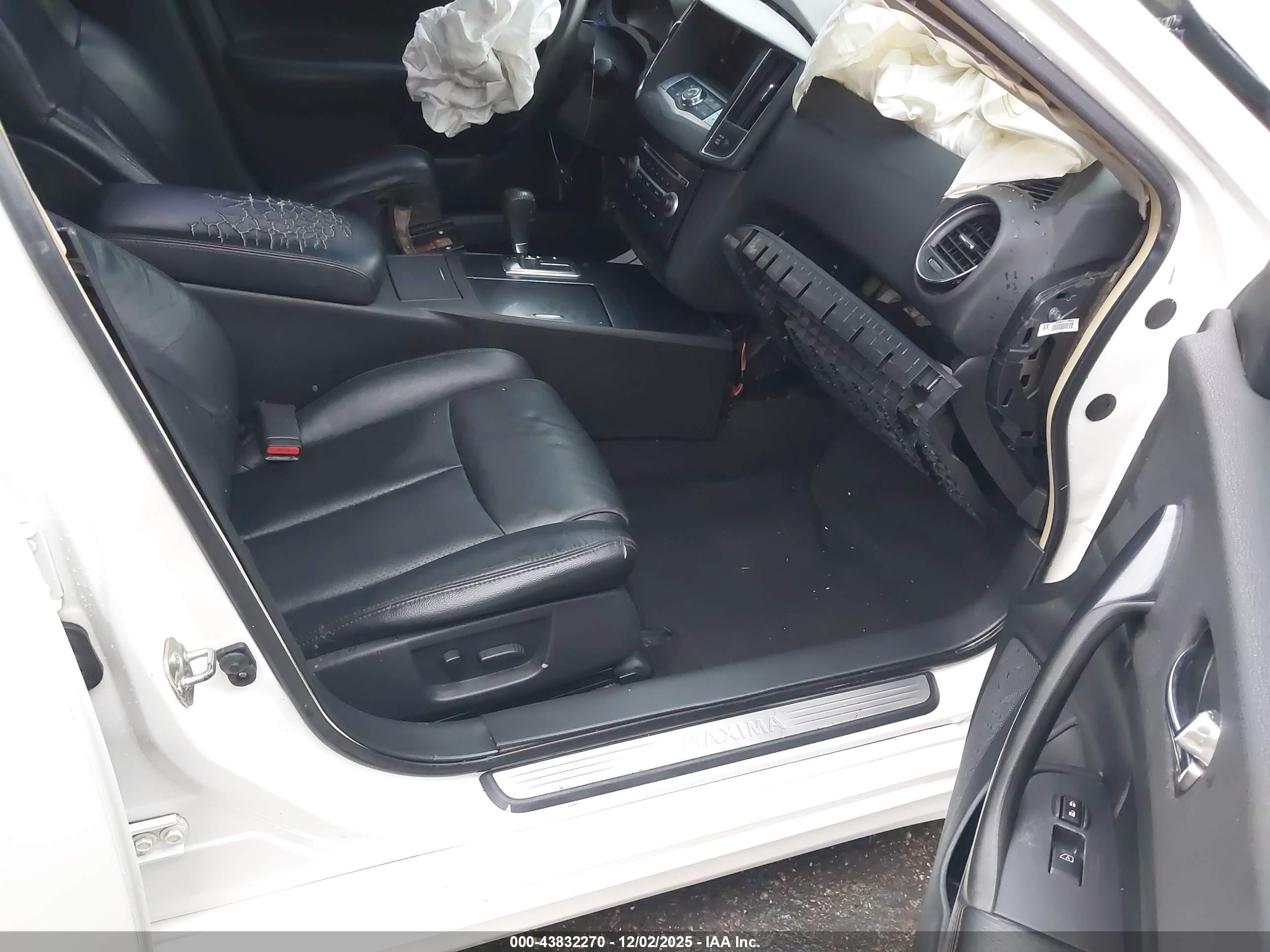 NISSAN MAXIMA image 5