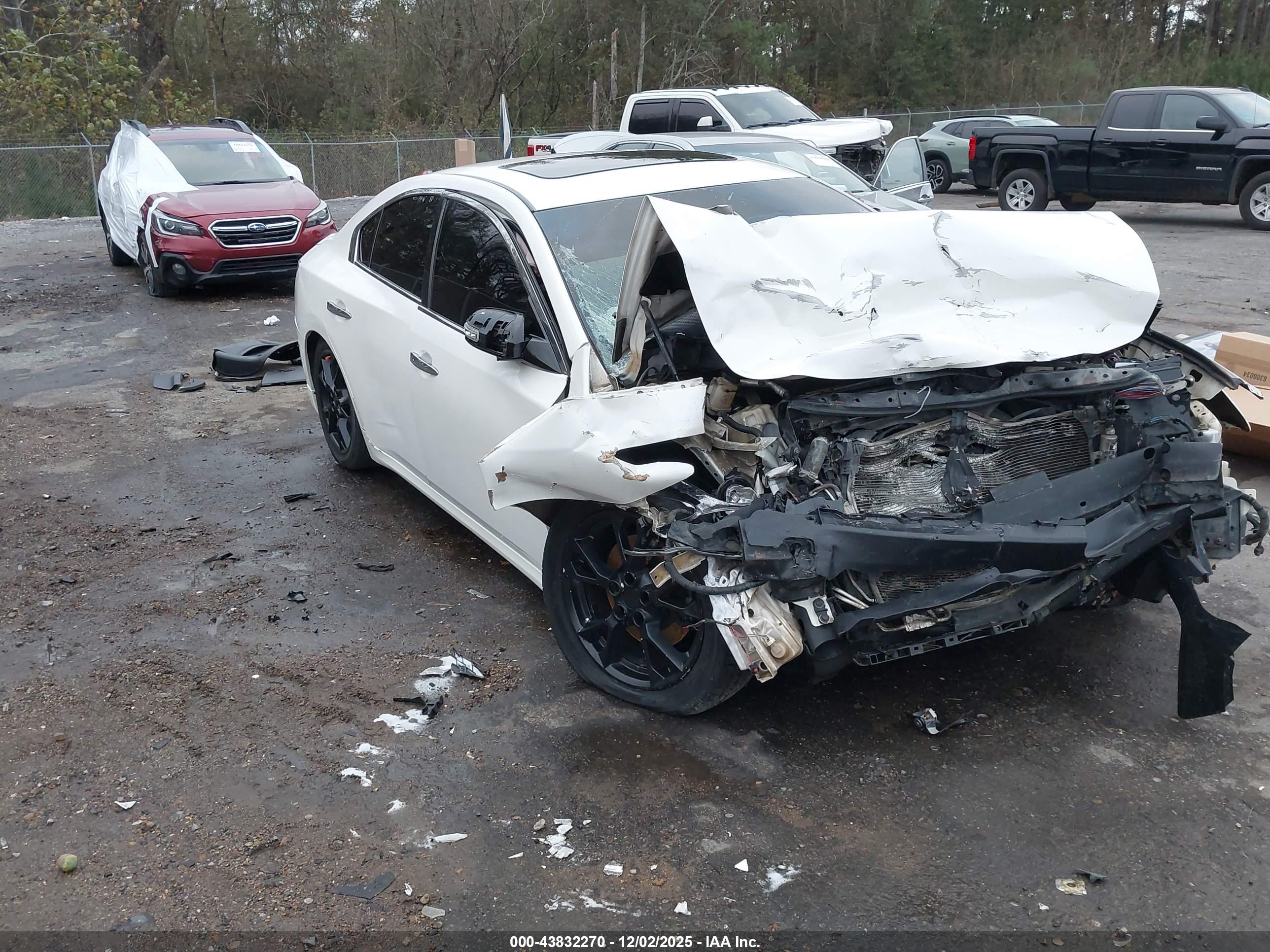 NISSAN MAXIMA image 6