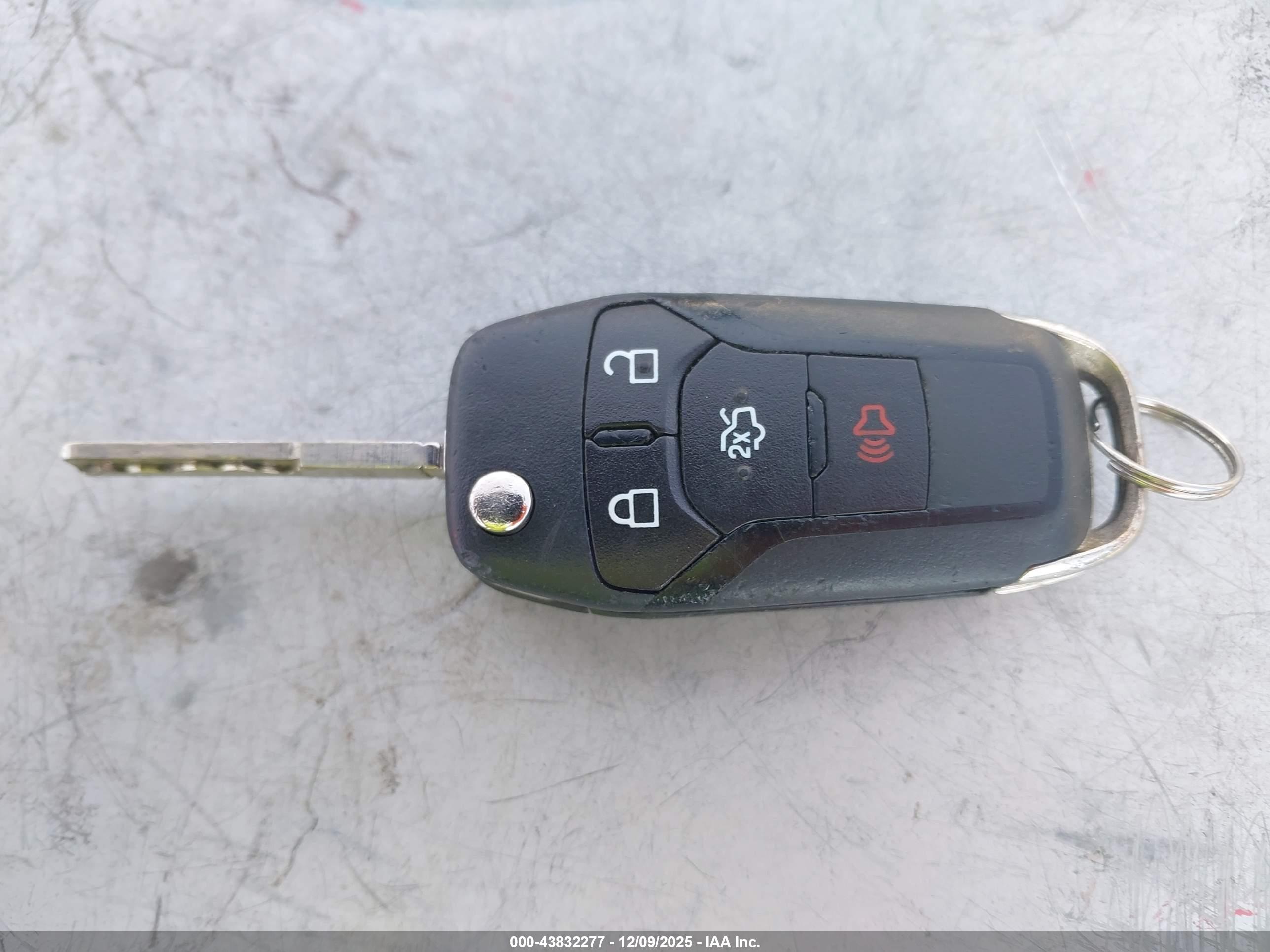 FORD FUSION image 11