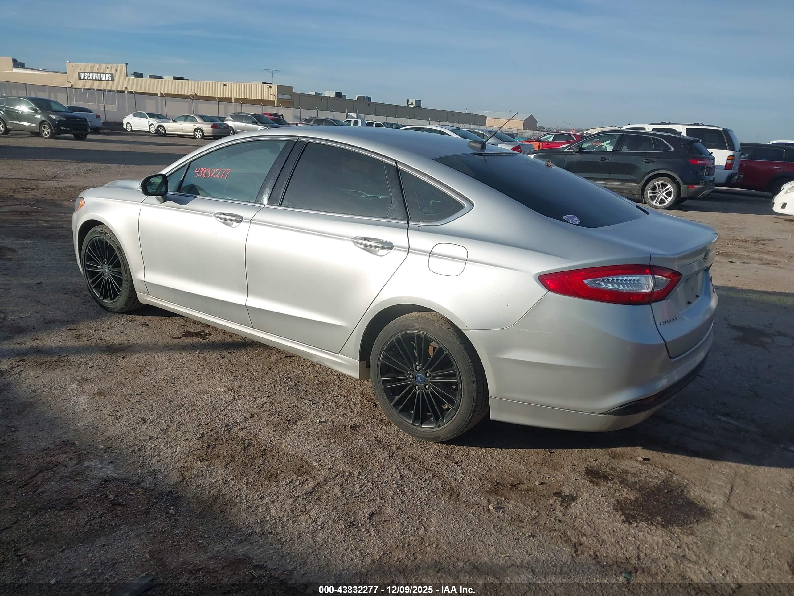 FORD FUSION image 3
