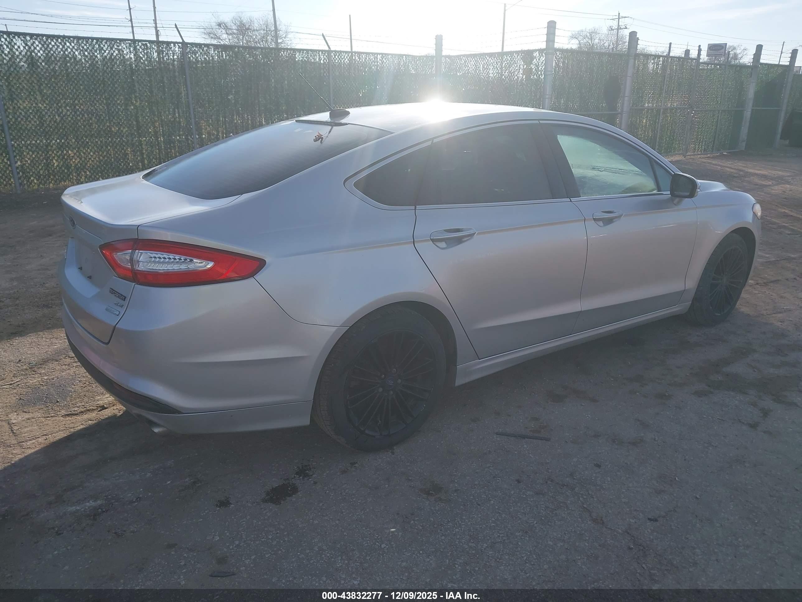 FORD FUSION image 4