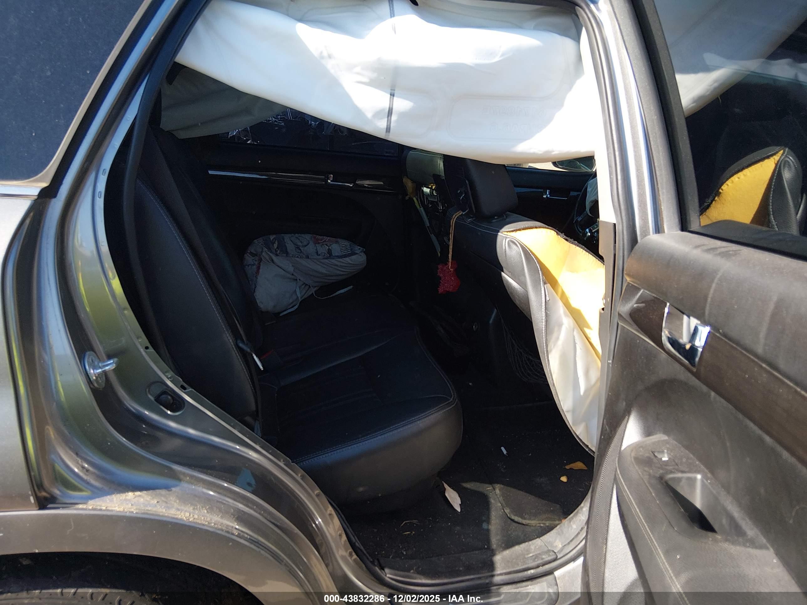 KIA SORENTO image 8
