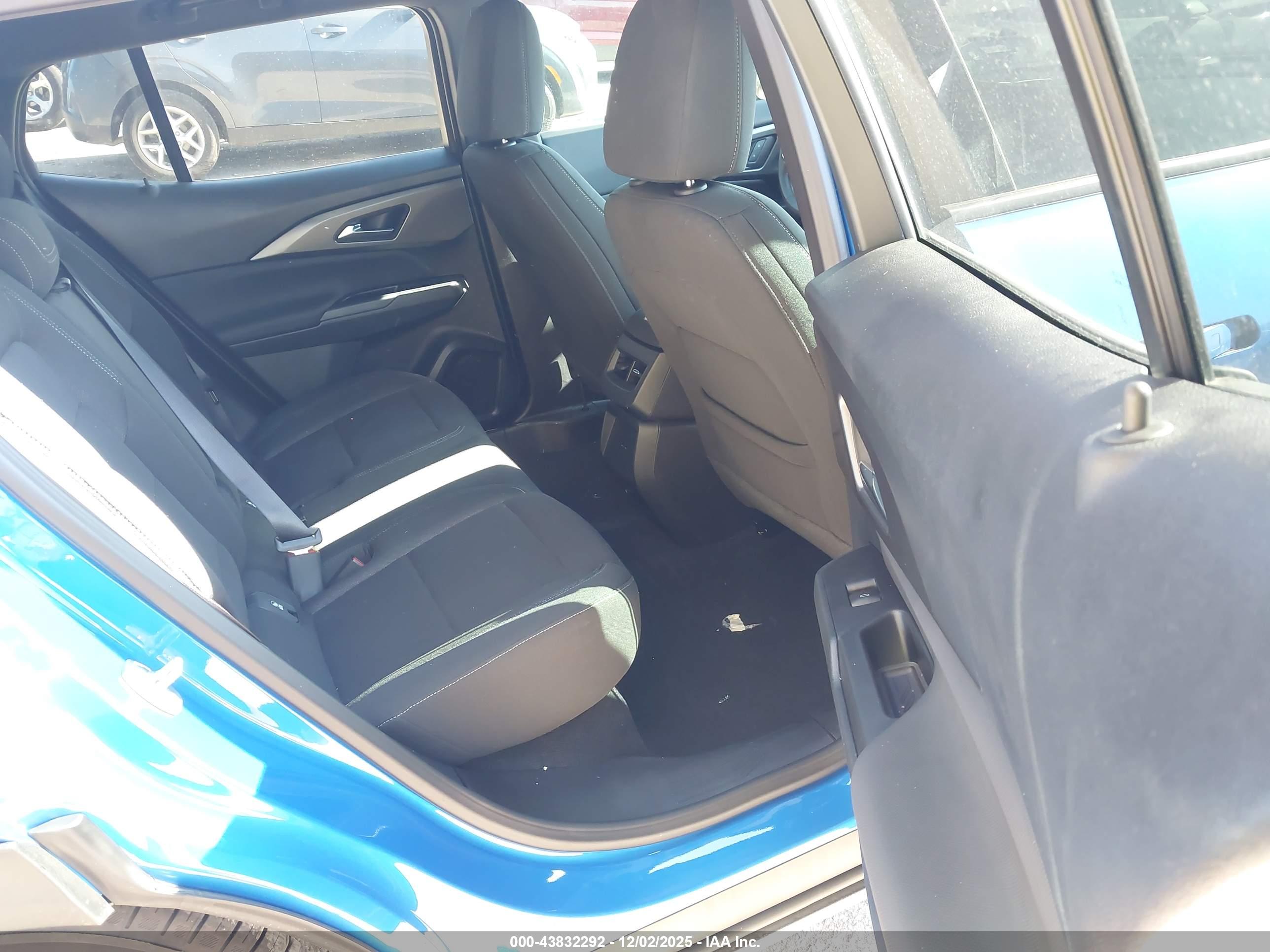 CHEVROLET EQUINOX image 8