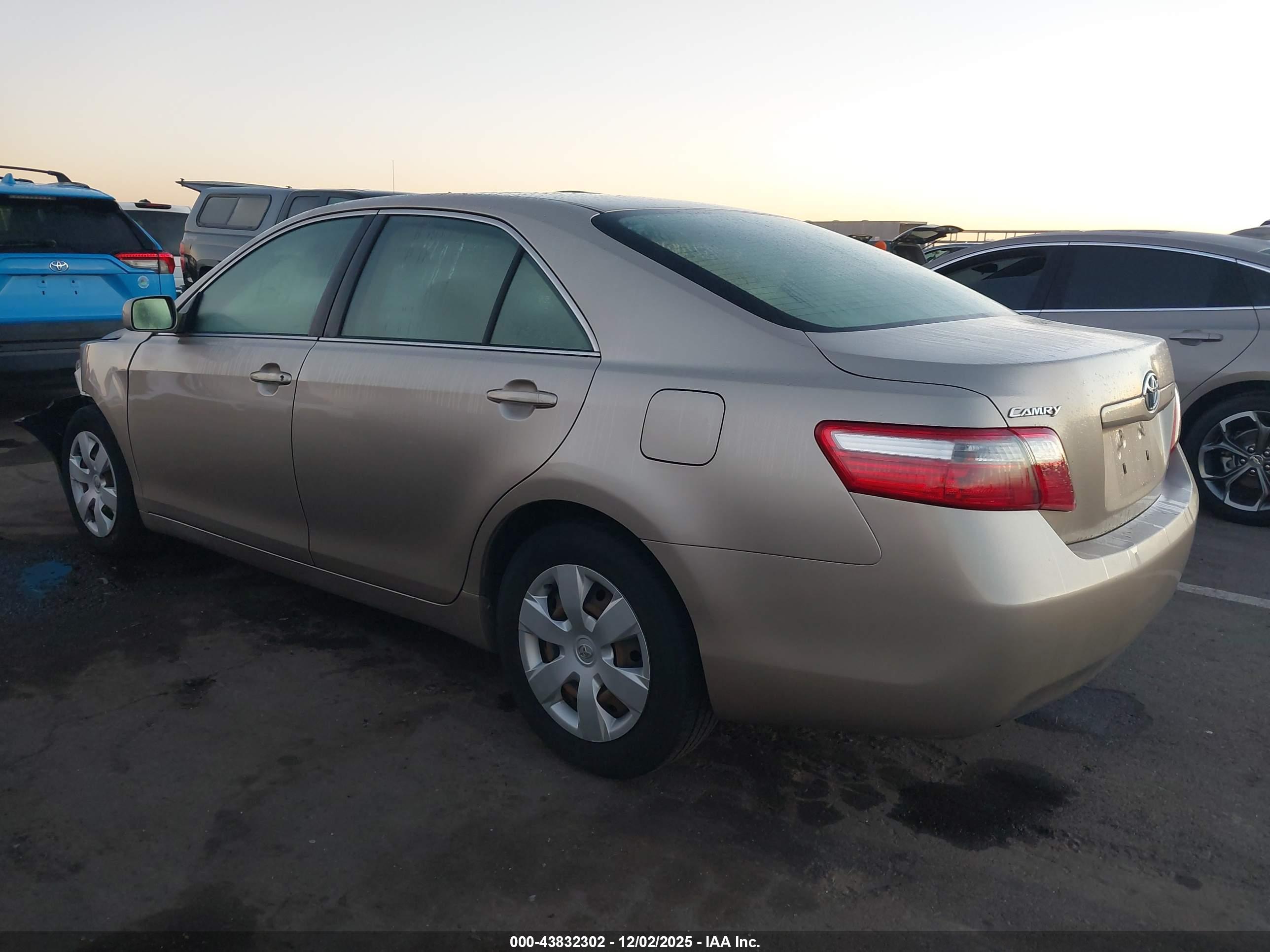 TOYOTA CAMRY image 3