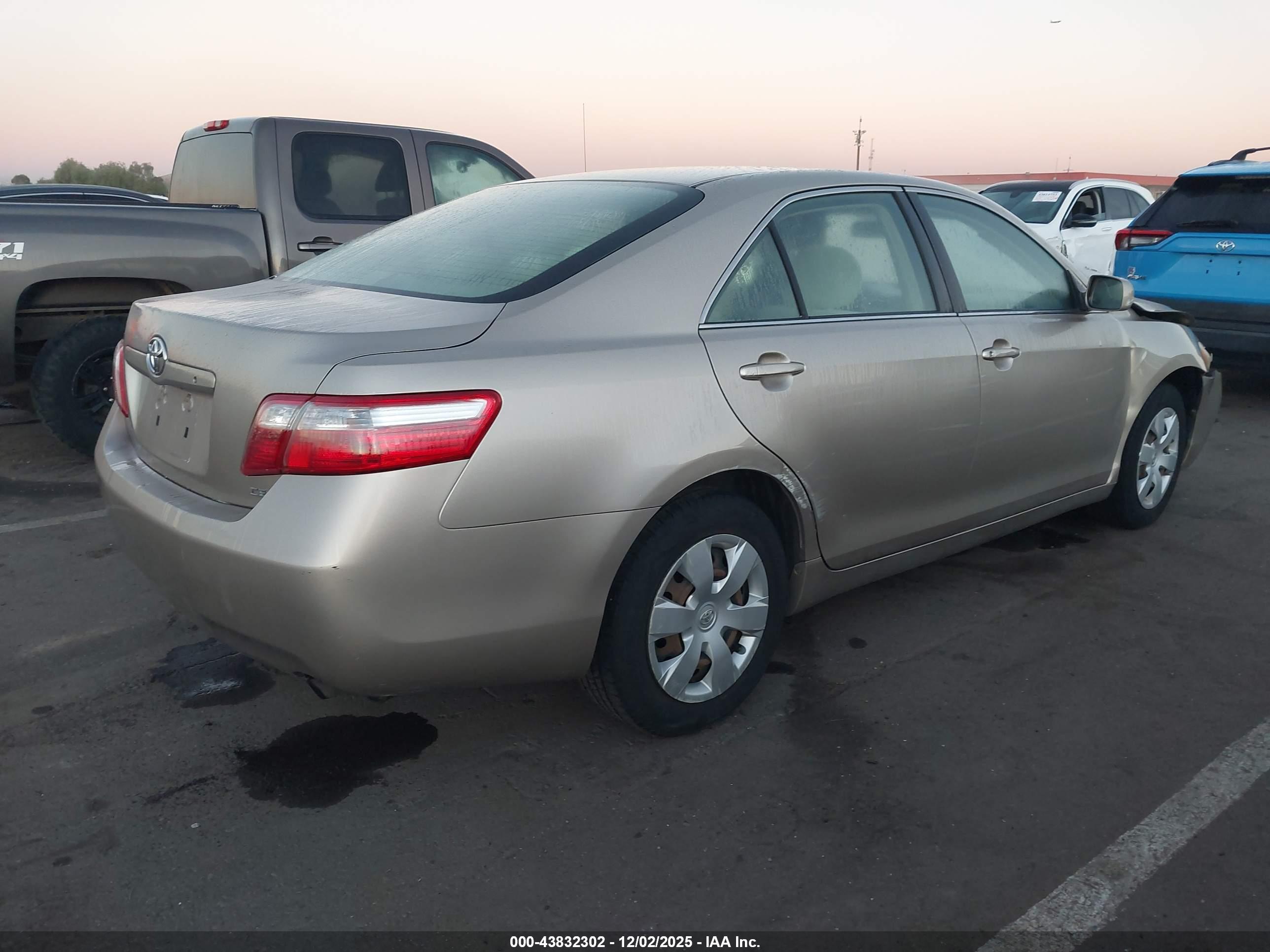 TOYOTA CAMRY image 4