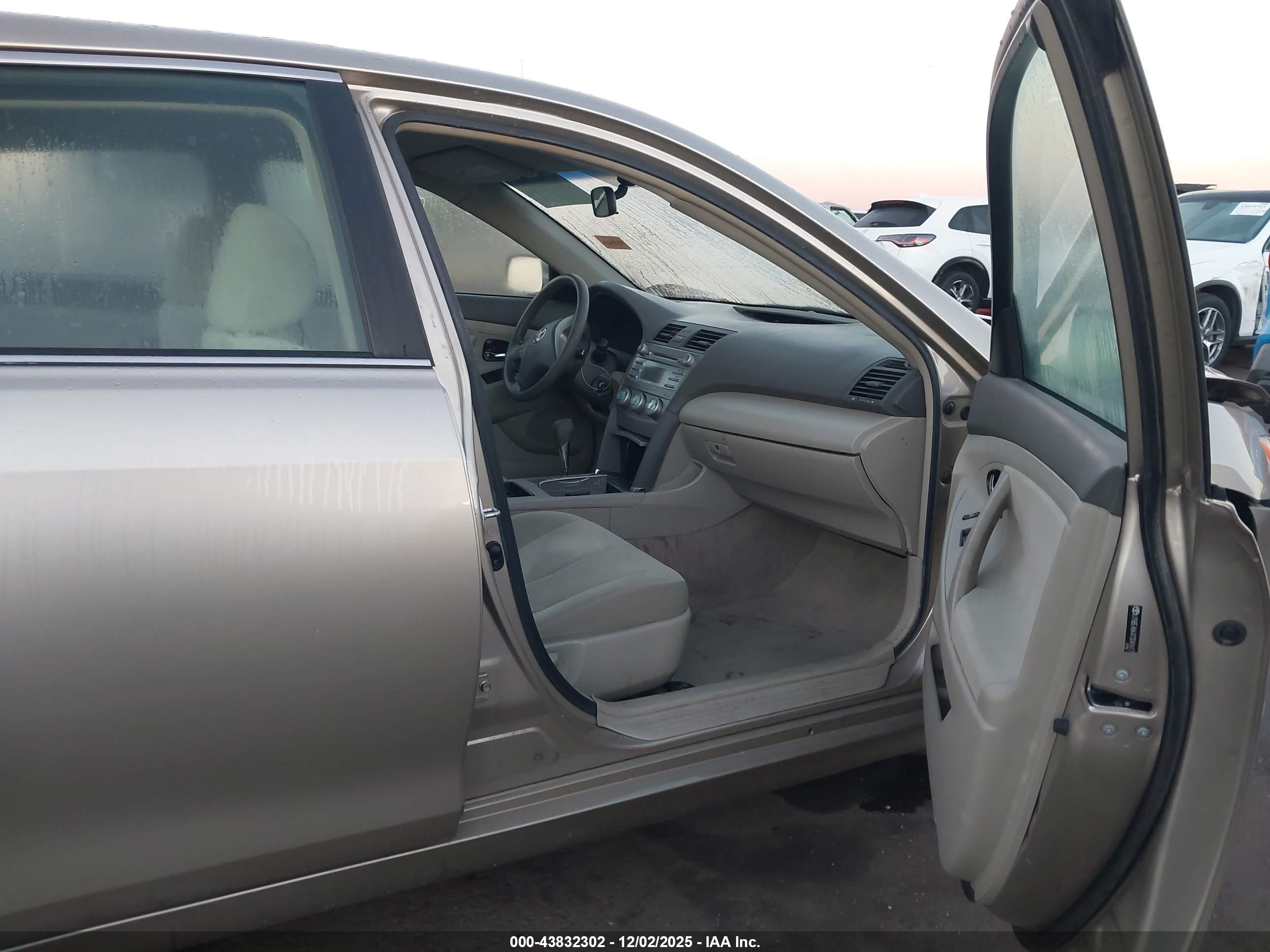 TOYOTA CAMRY image 5