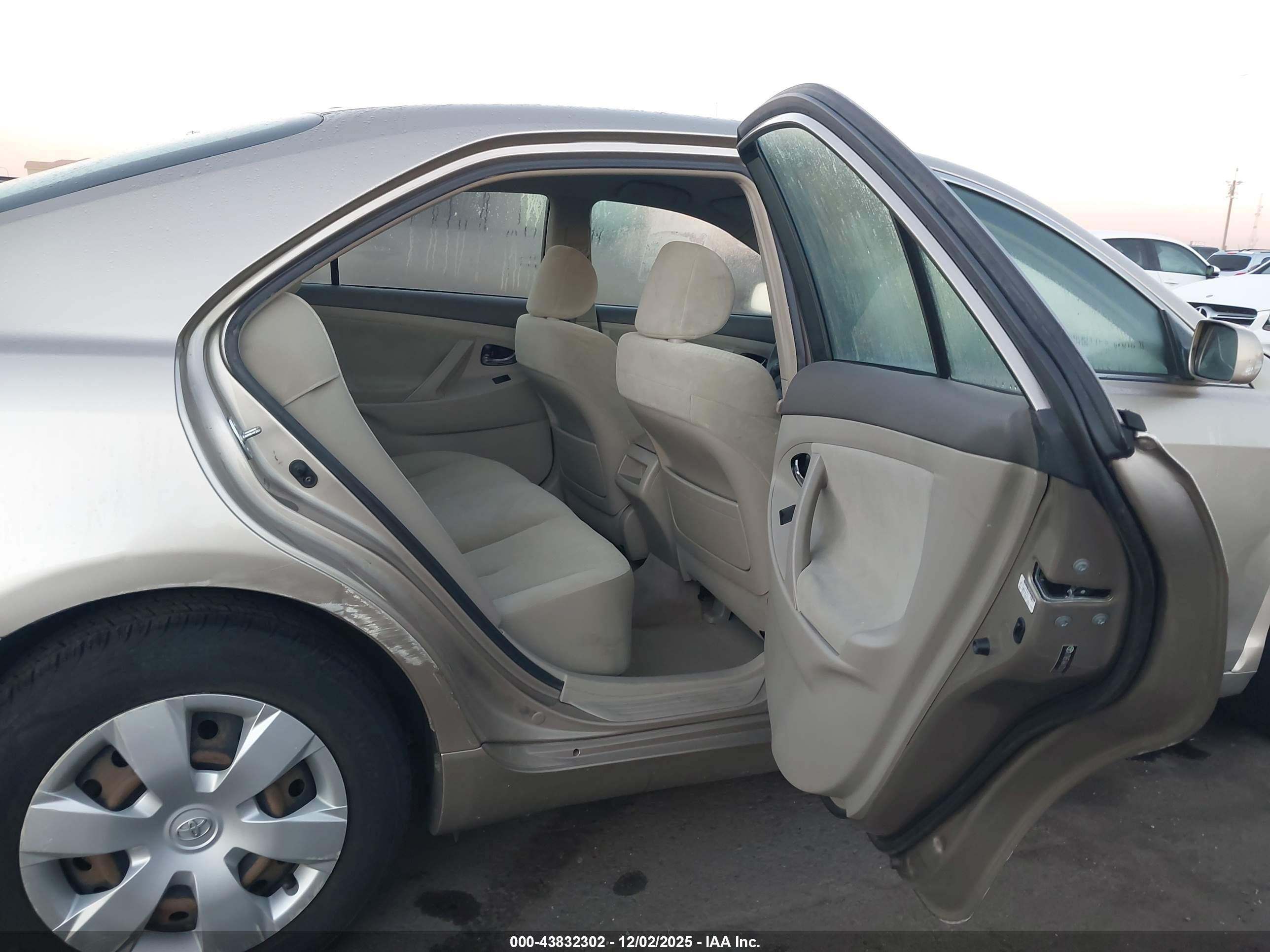 TOYOTA CAMRY image 8