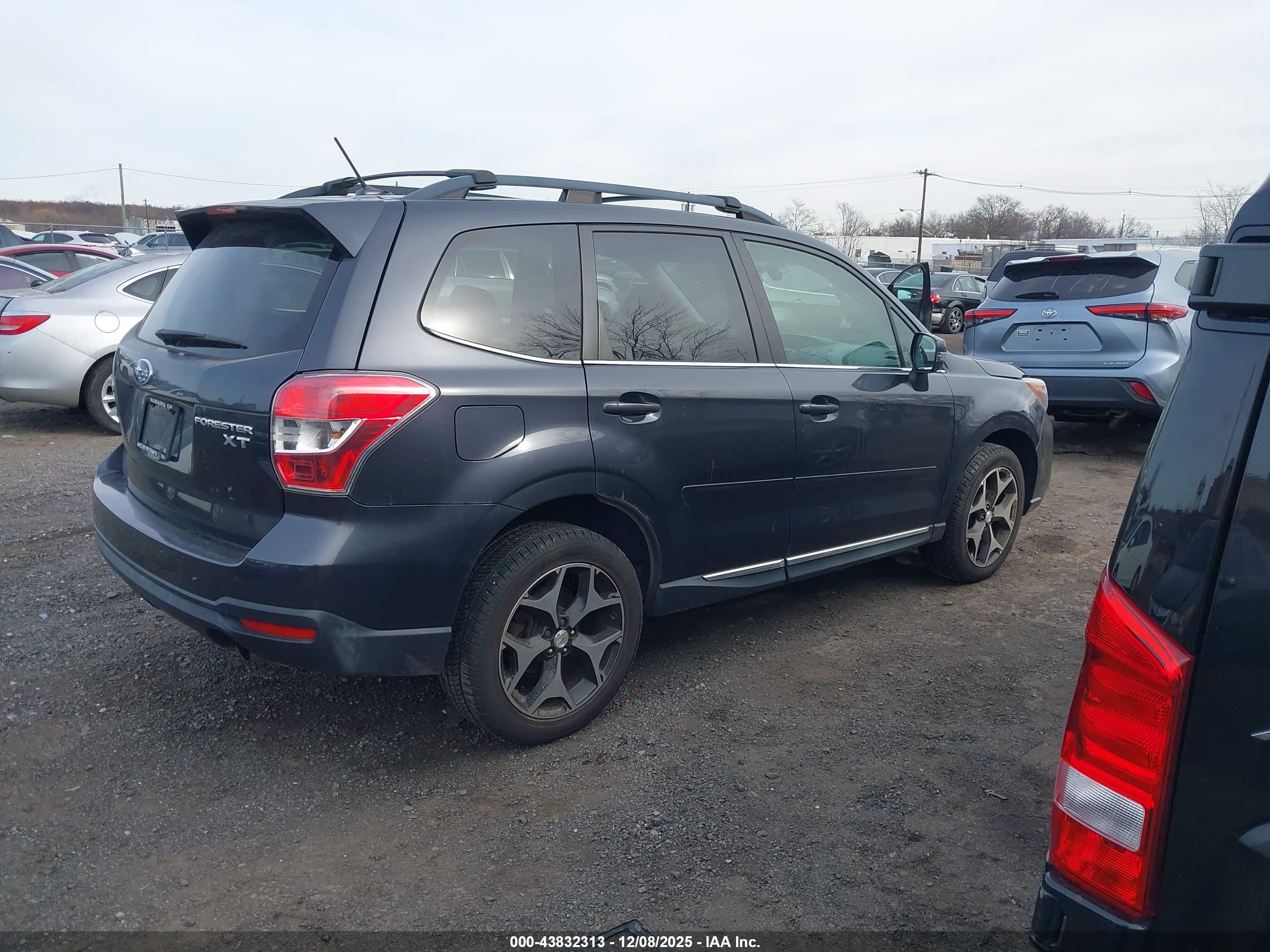 SUBARU FORESTER image 4
