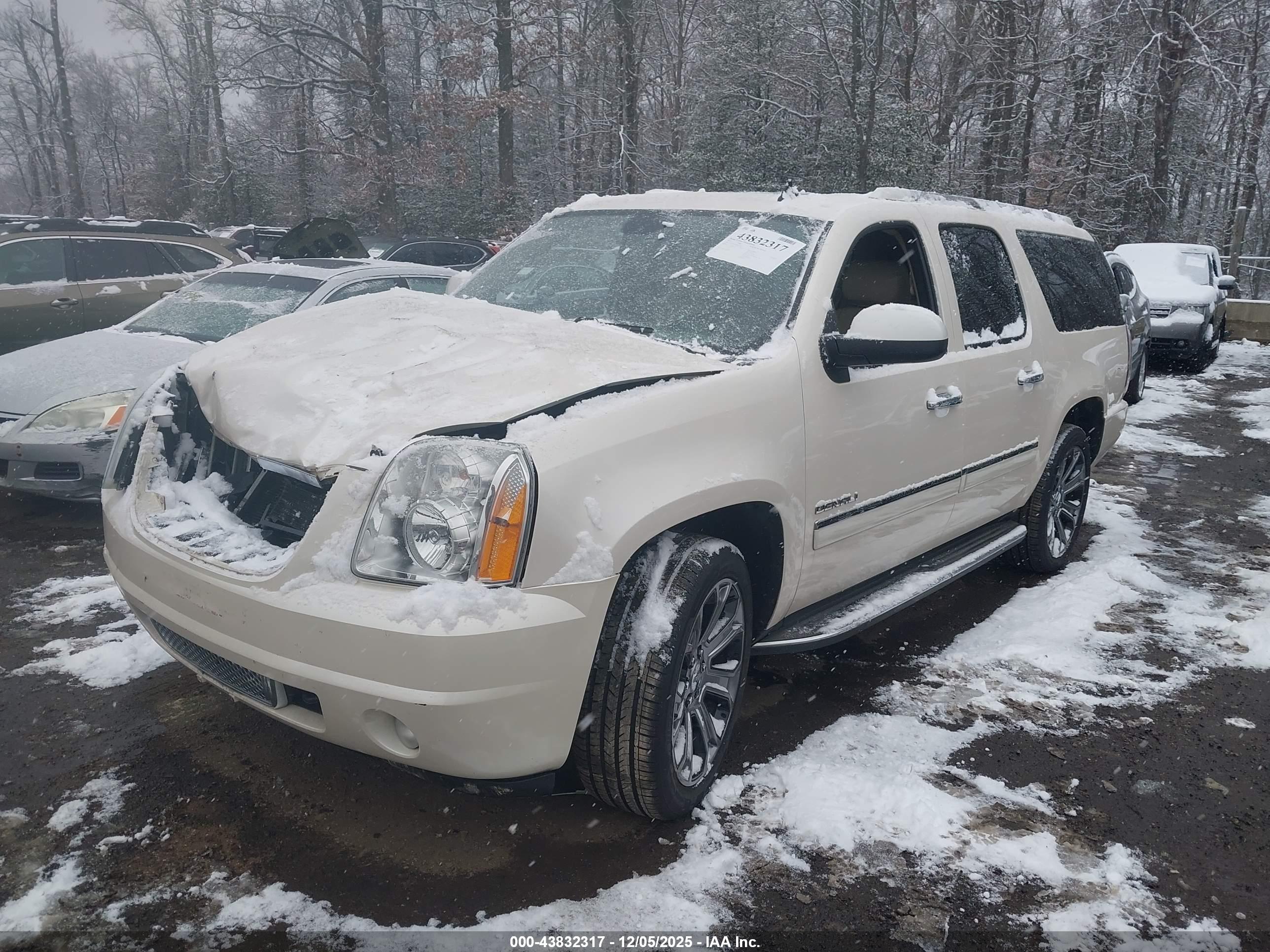 GMC YUKON image 2