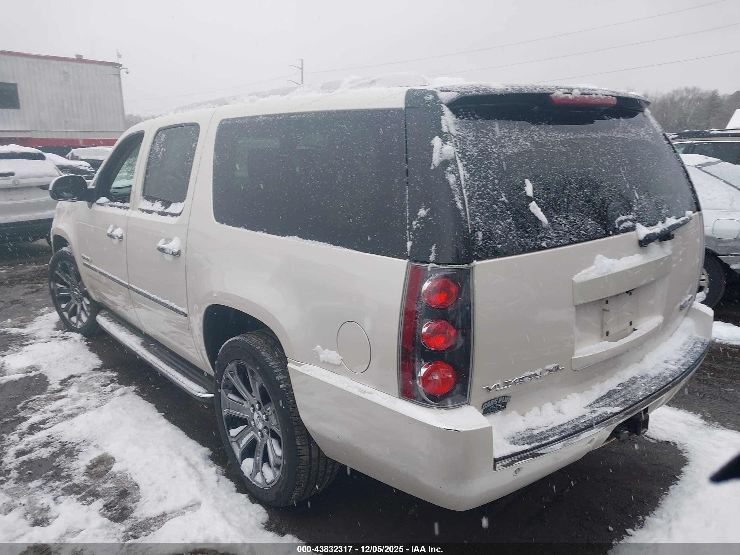 GMC YUKON image 3