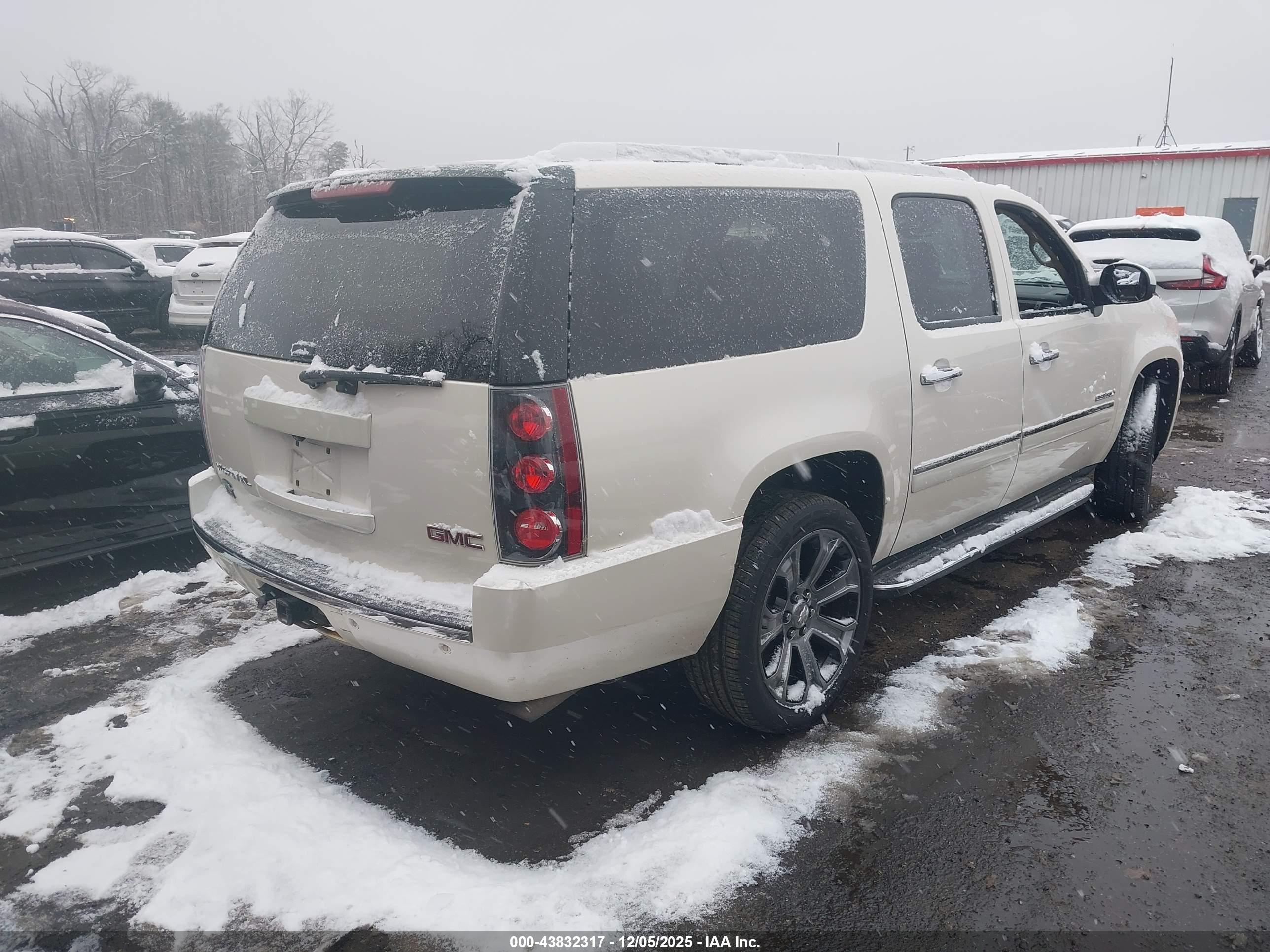 GMC YUKON image 4