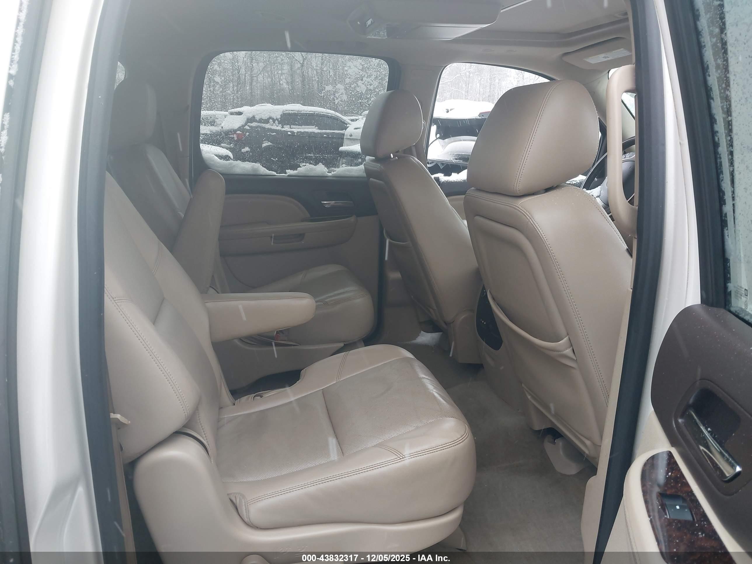 GMC YUKON image 8