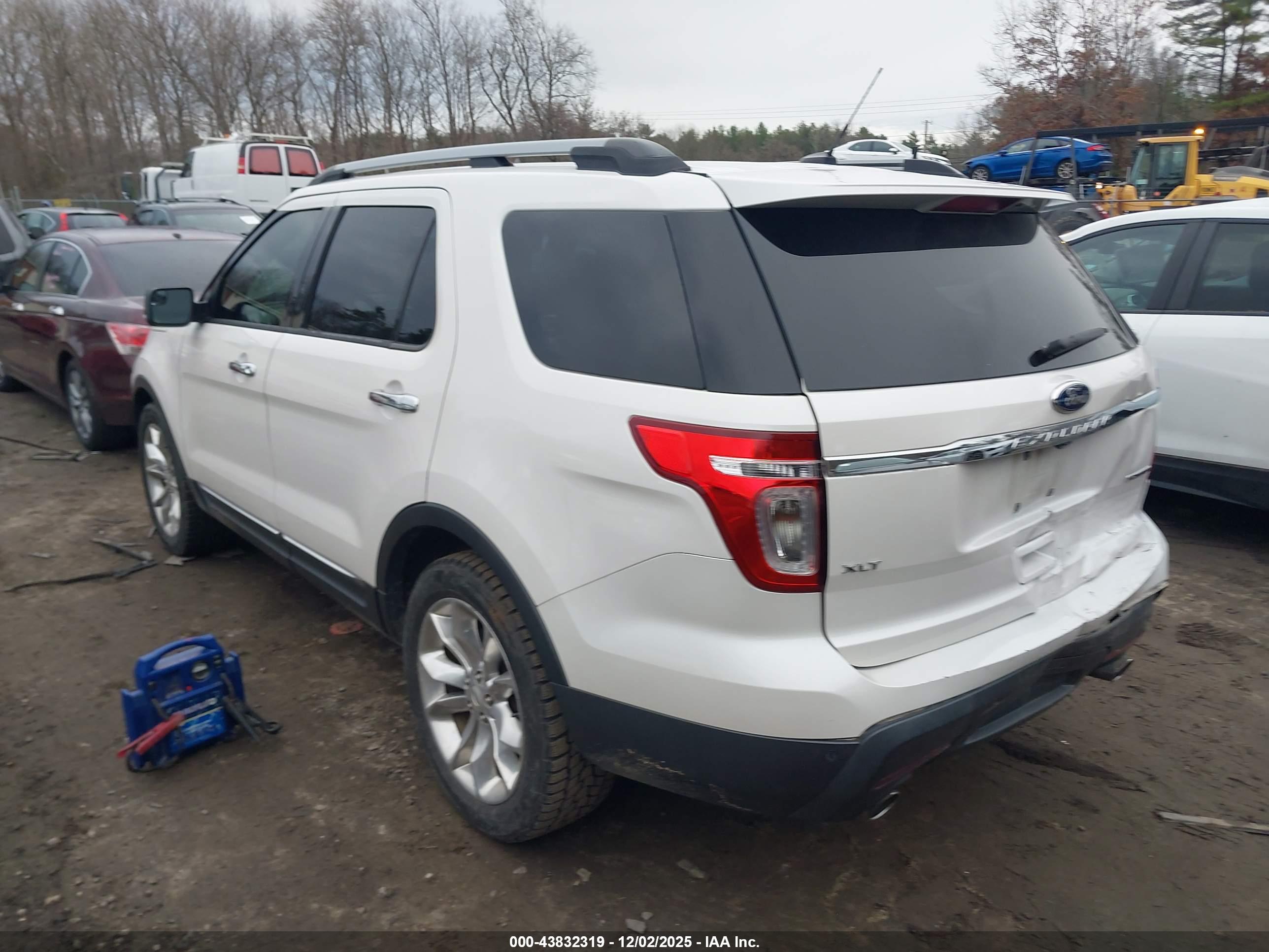 FORD EXPLORER image 3