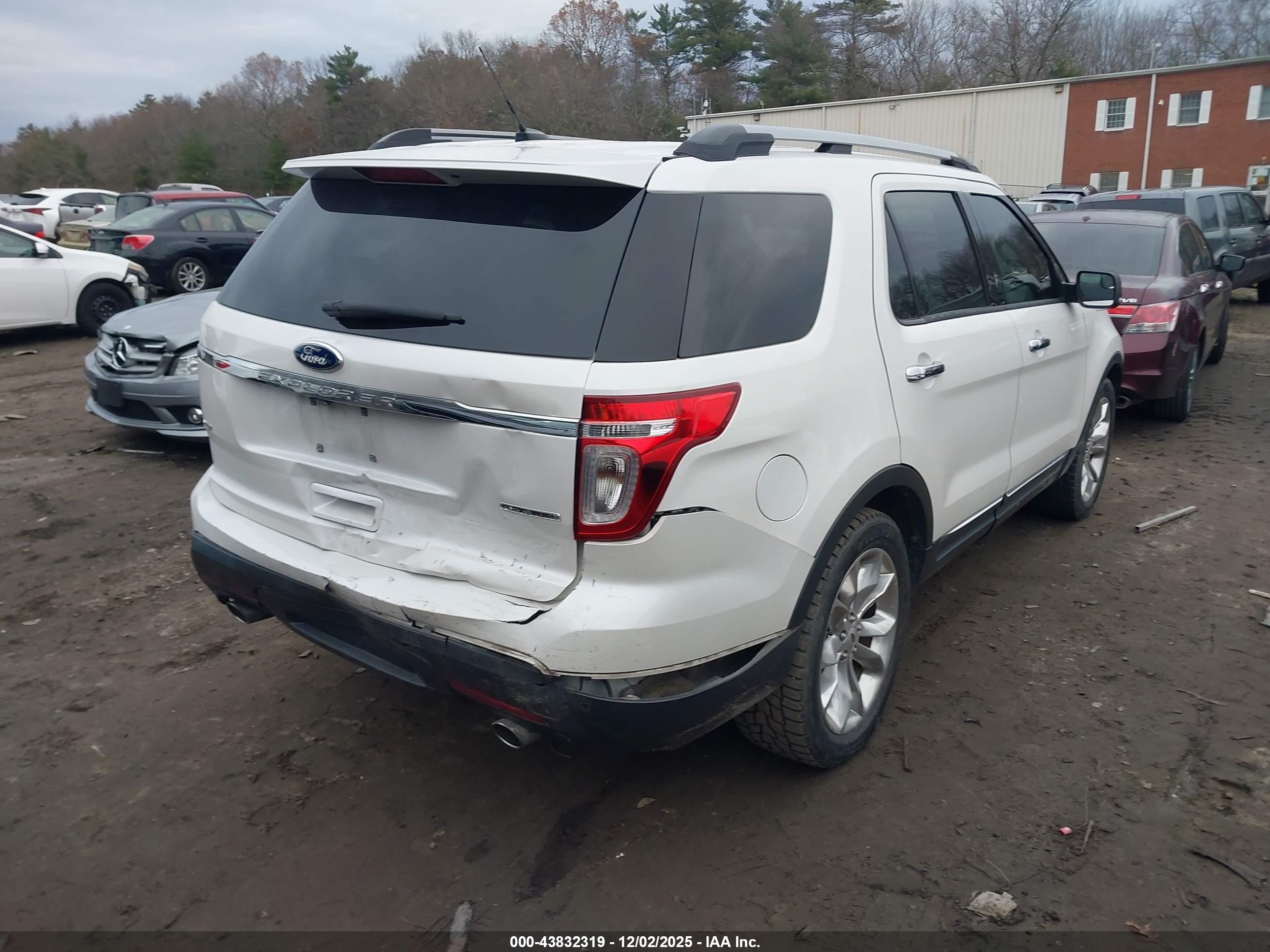 FORD EXPLORER image 4