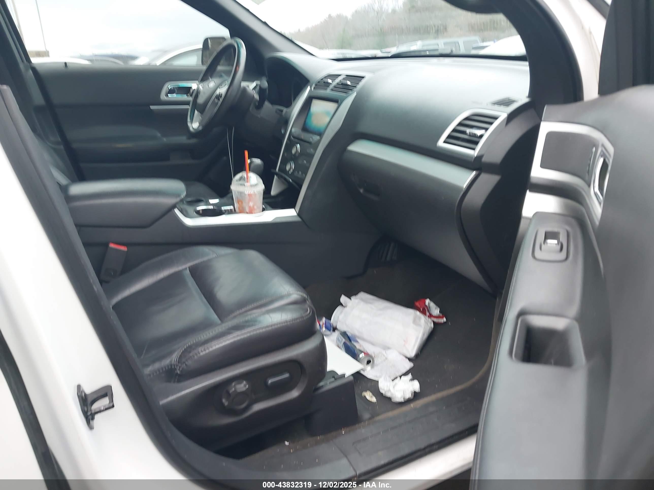 FORD EXPLORER image 5