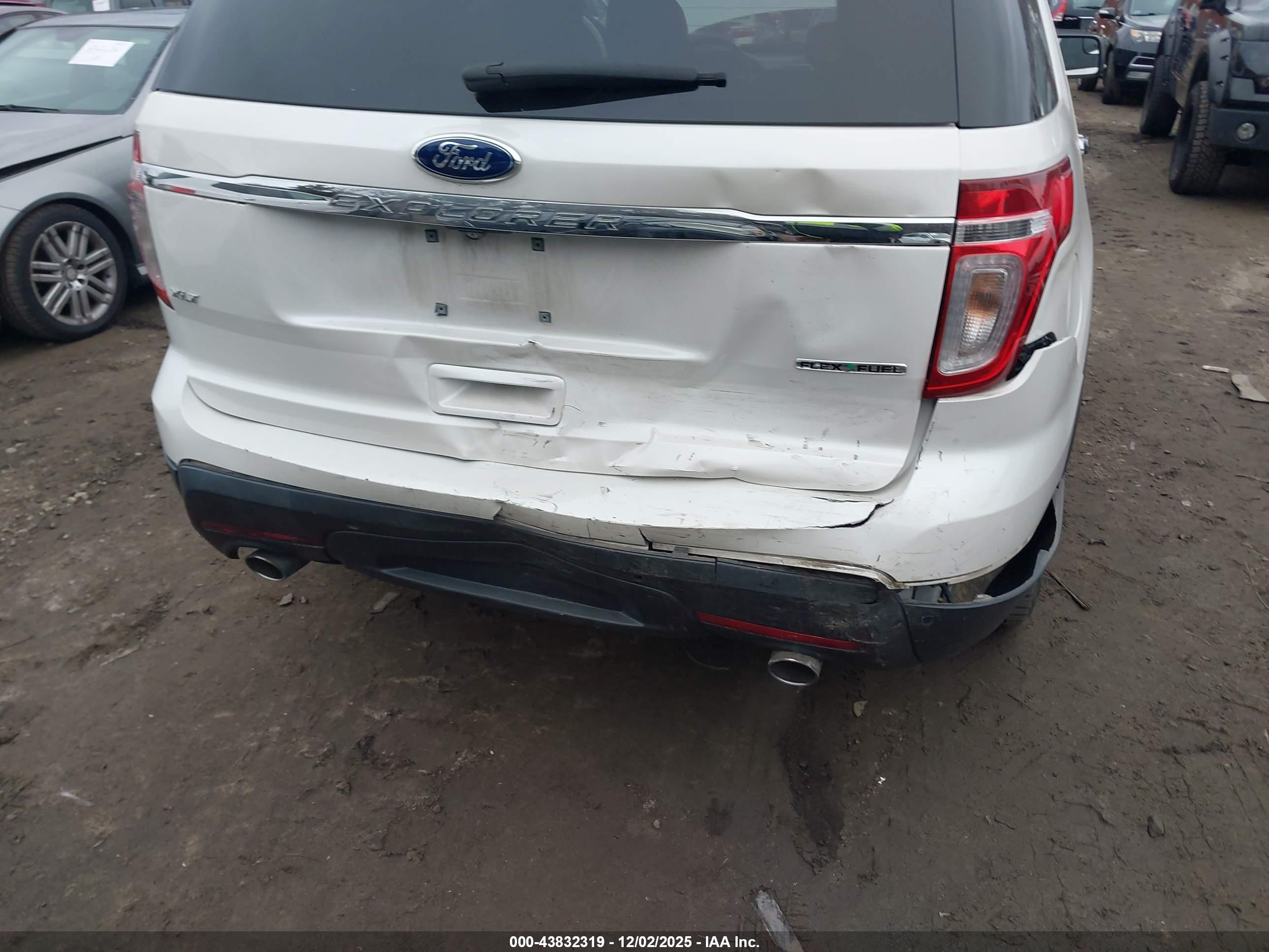 FORD EXPLORER image 6