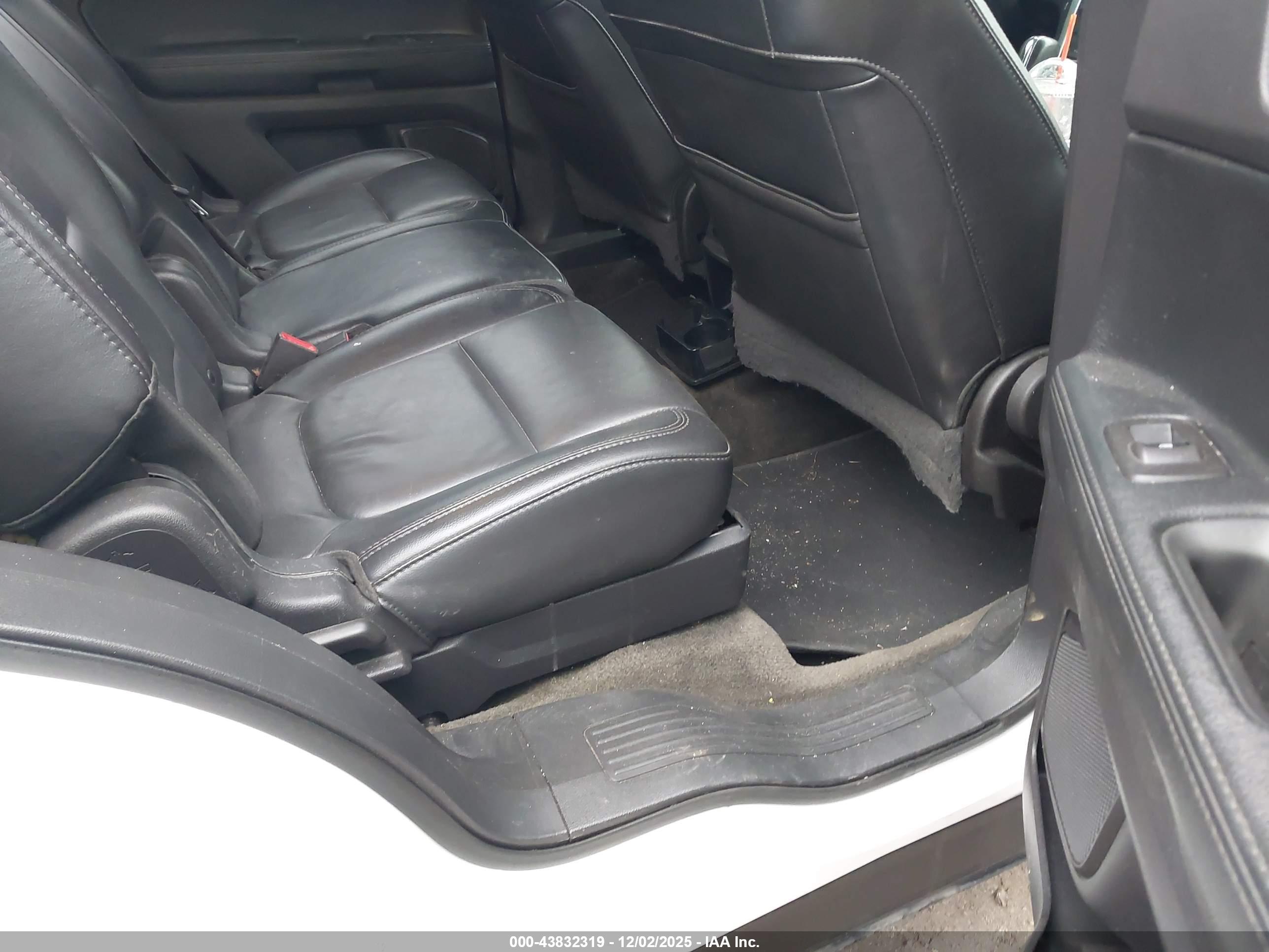 FORD EXPLORER image 8