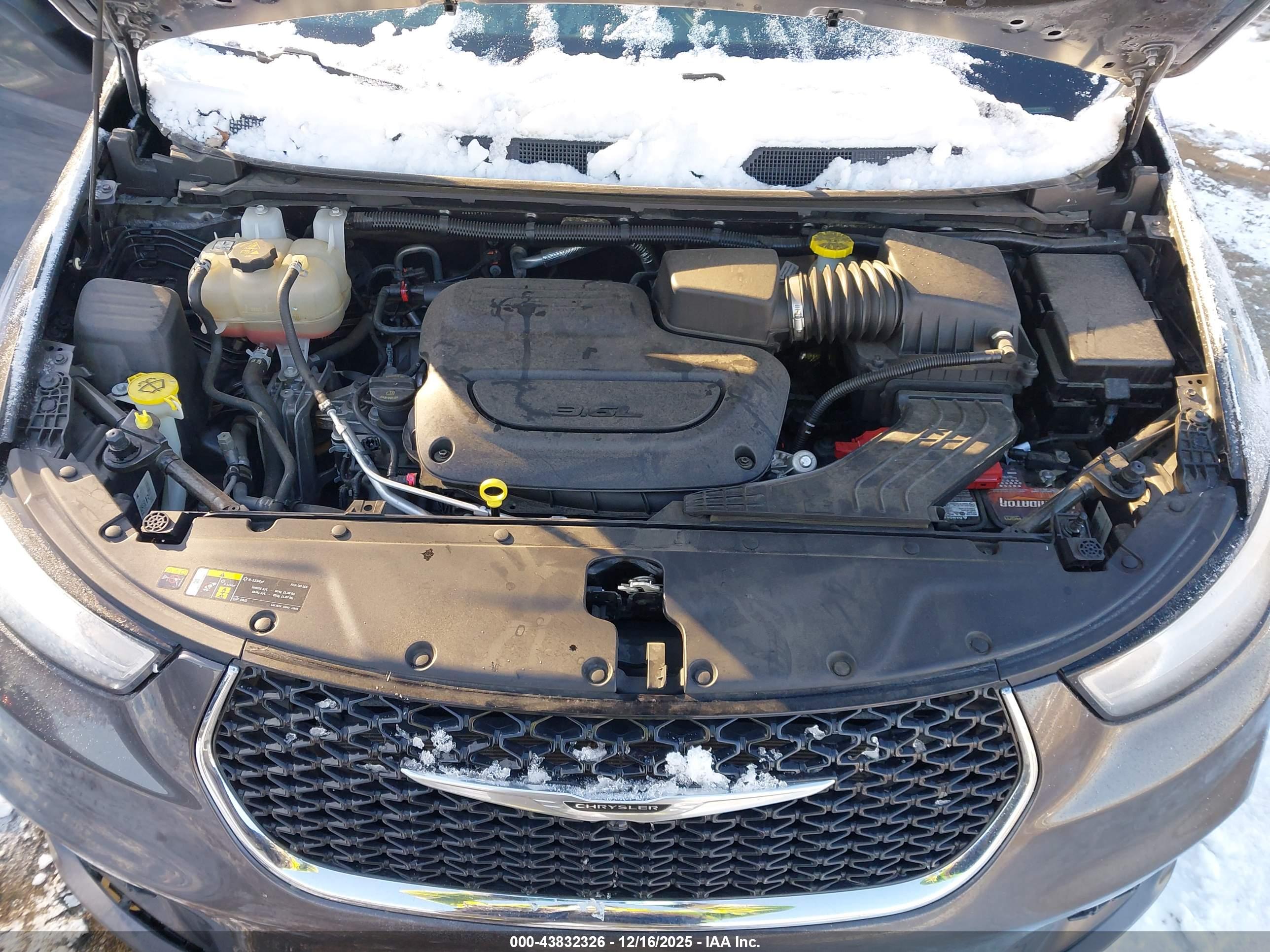 CHRYSLER PACIFICA image 10