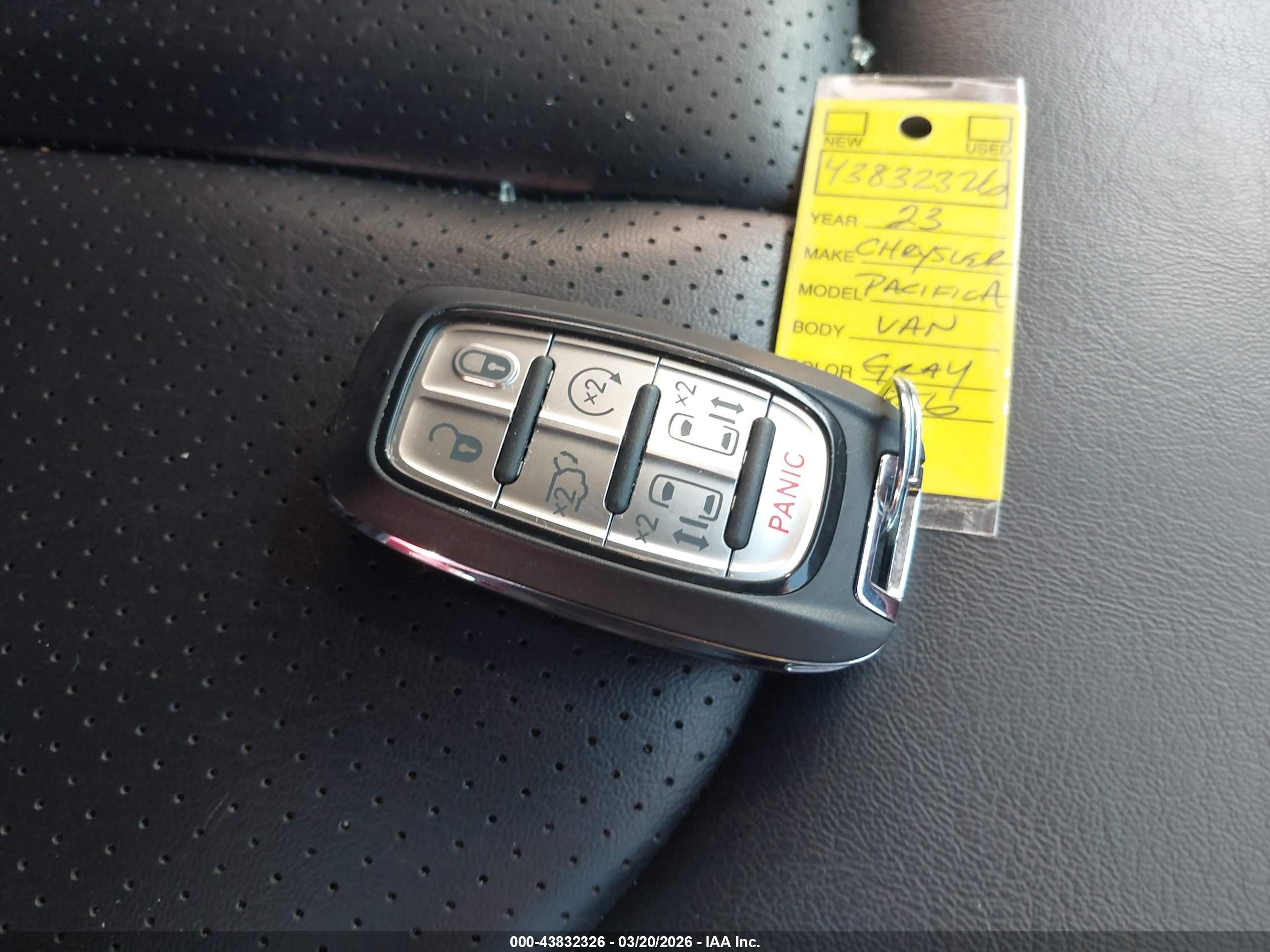 CHRYSLER PACIFICA image 11