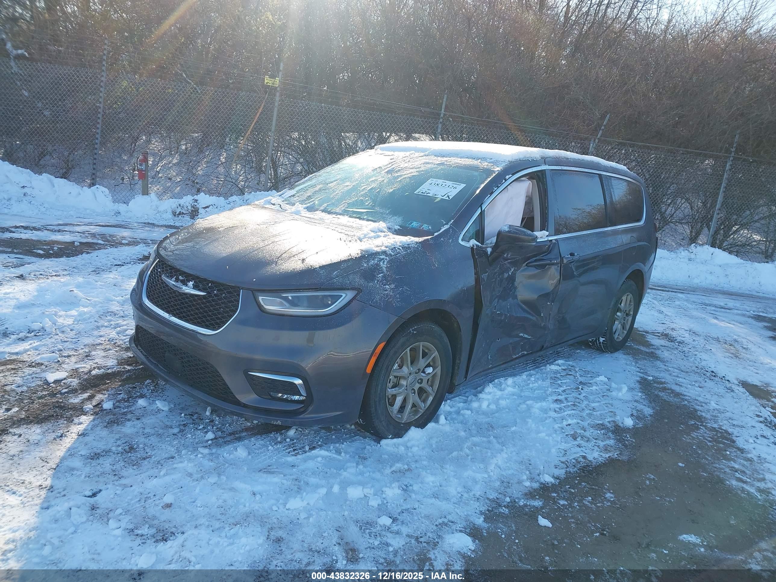 CHRYSLER PACIFICA image 2