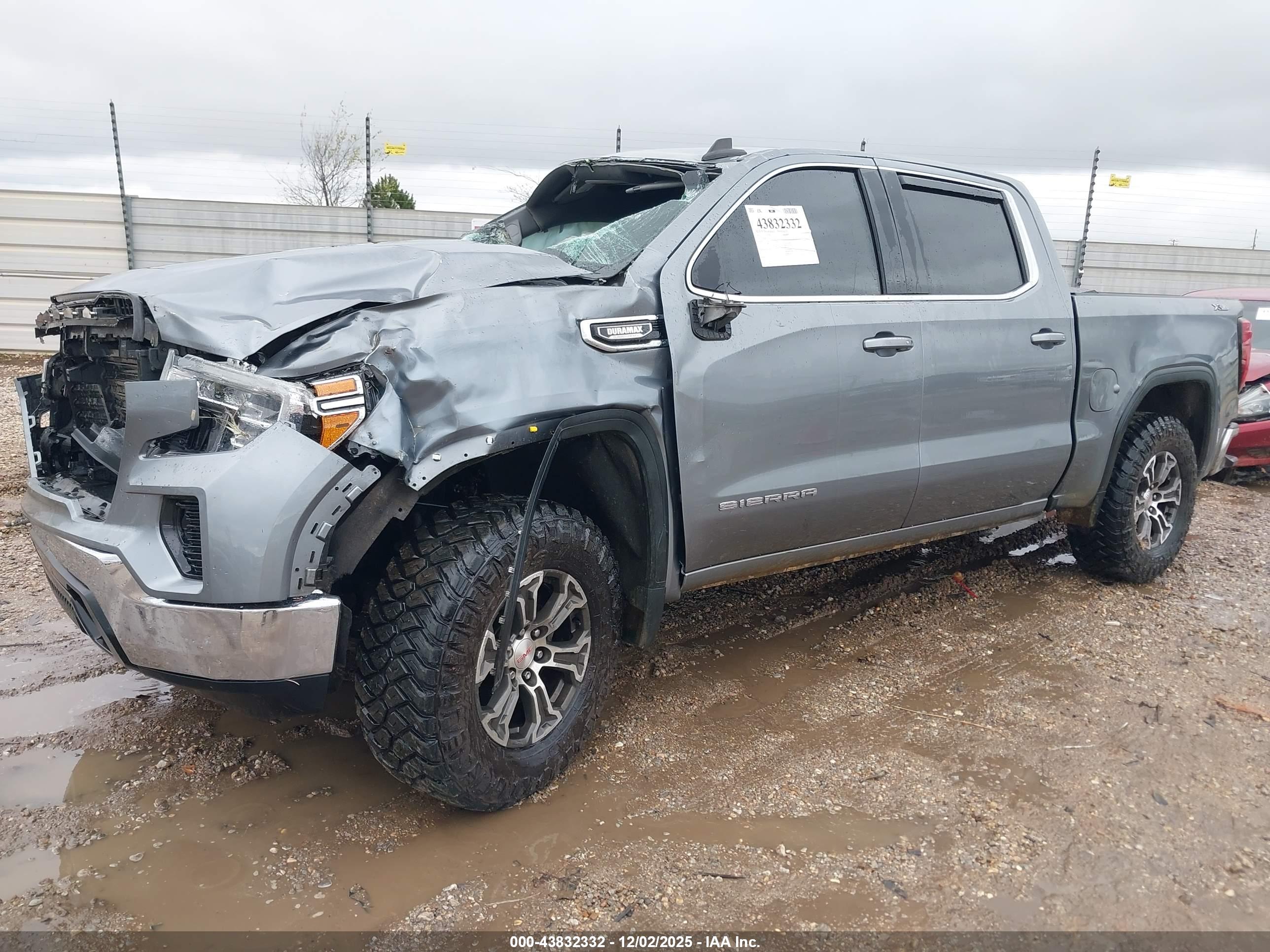 GMC SIERRA image 2