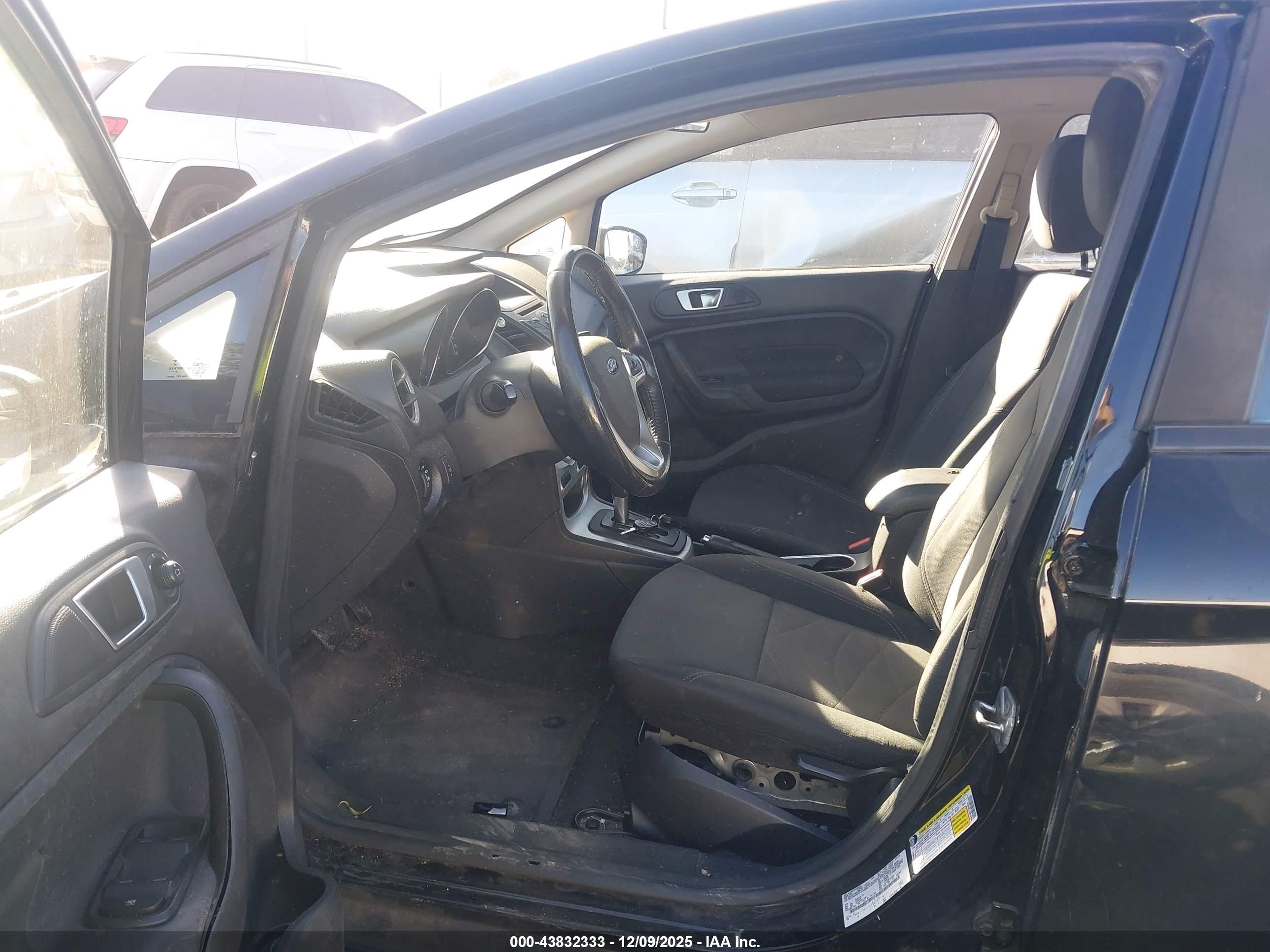 FORD FIESTA image 5