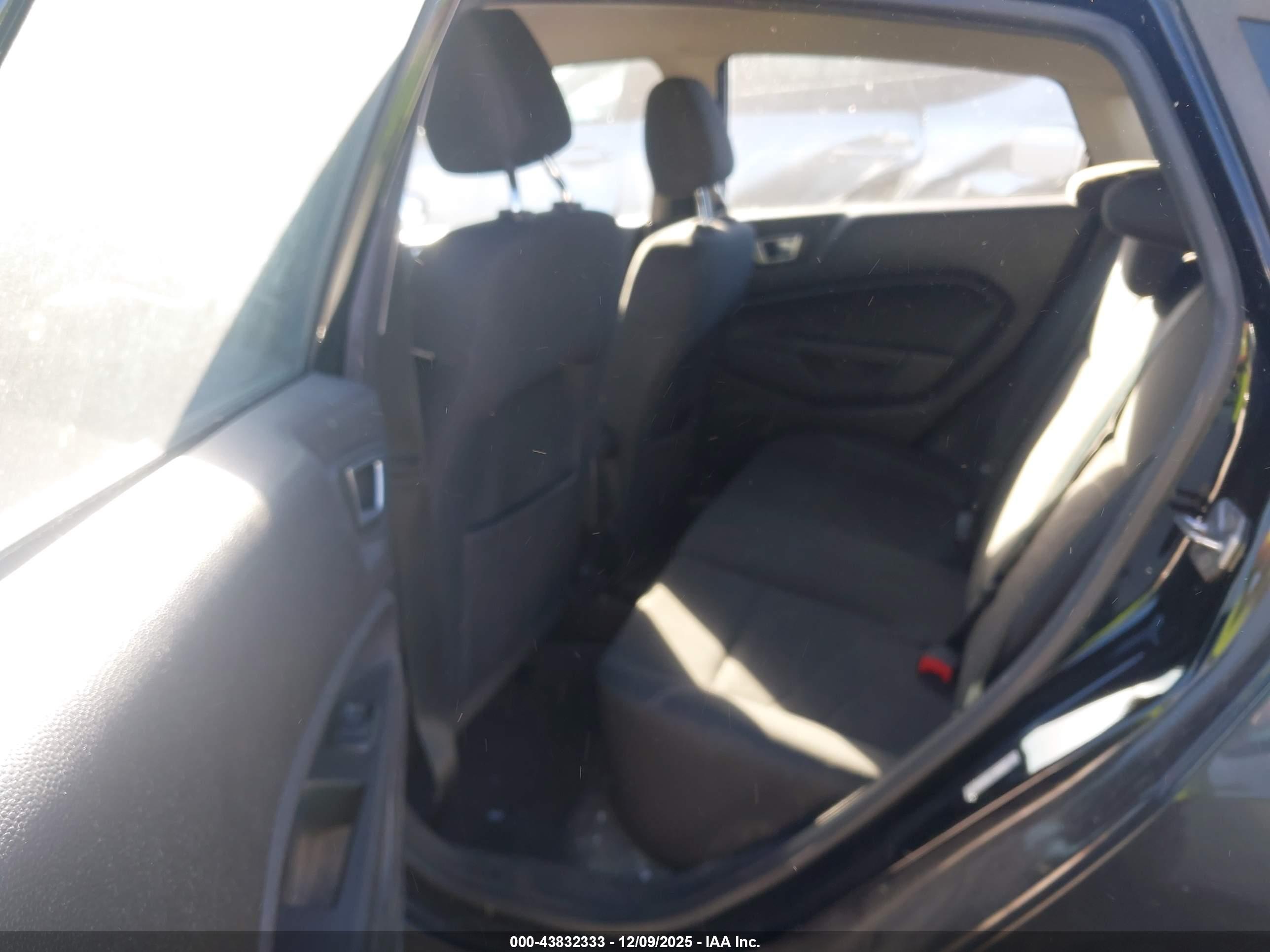 FORD FIESTA image 8