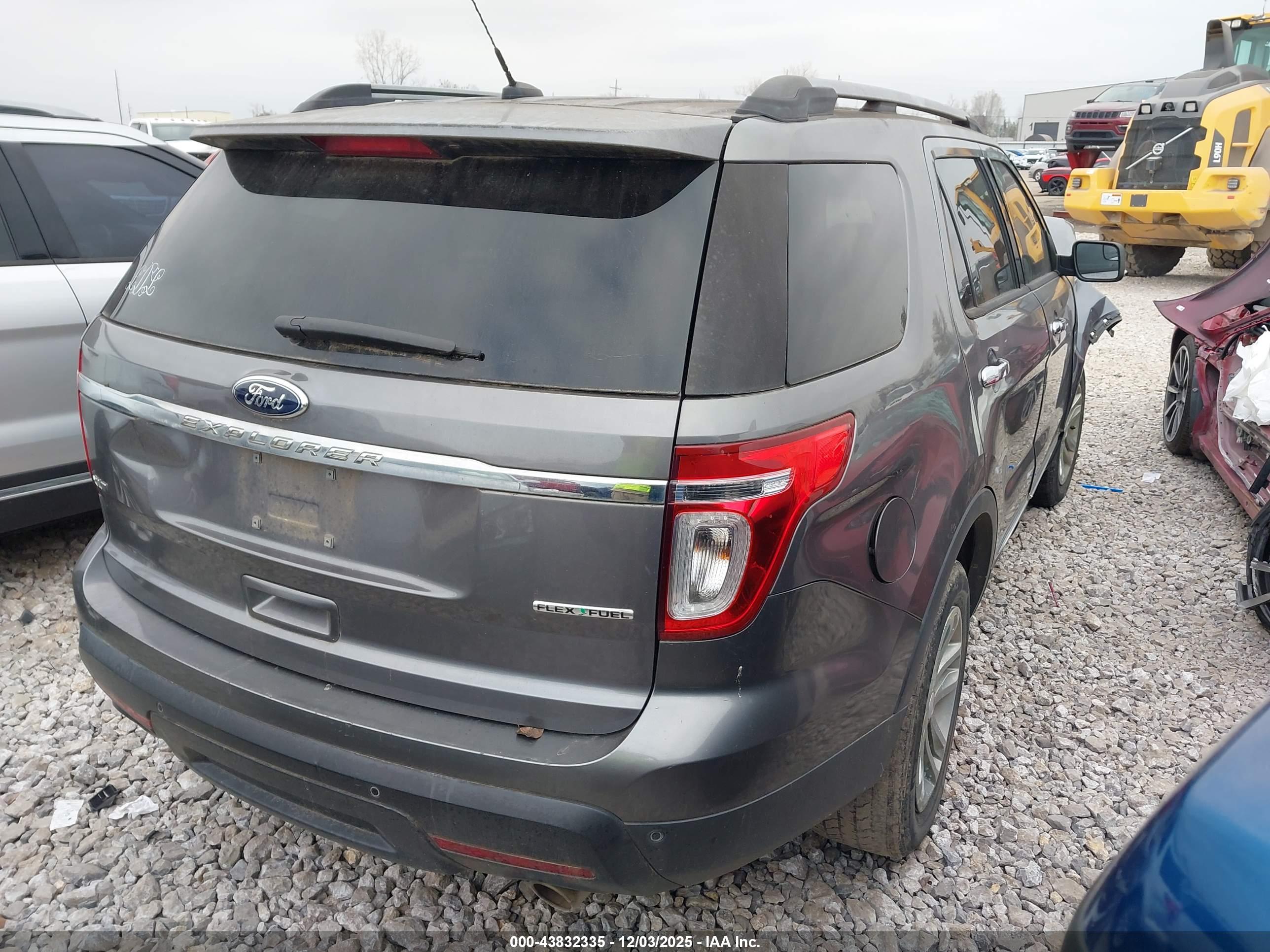 FORD EXPLORER image 4