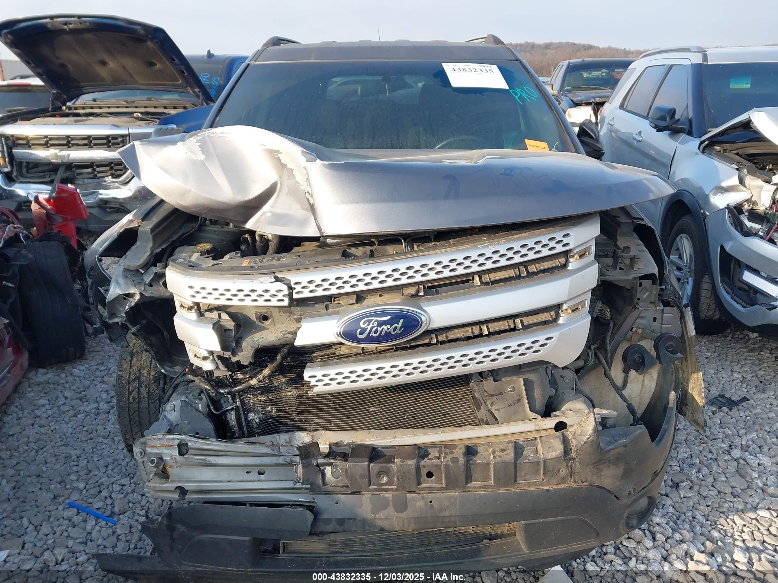 FORD EXPLORER image 6