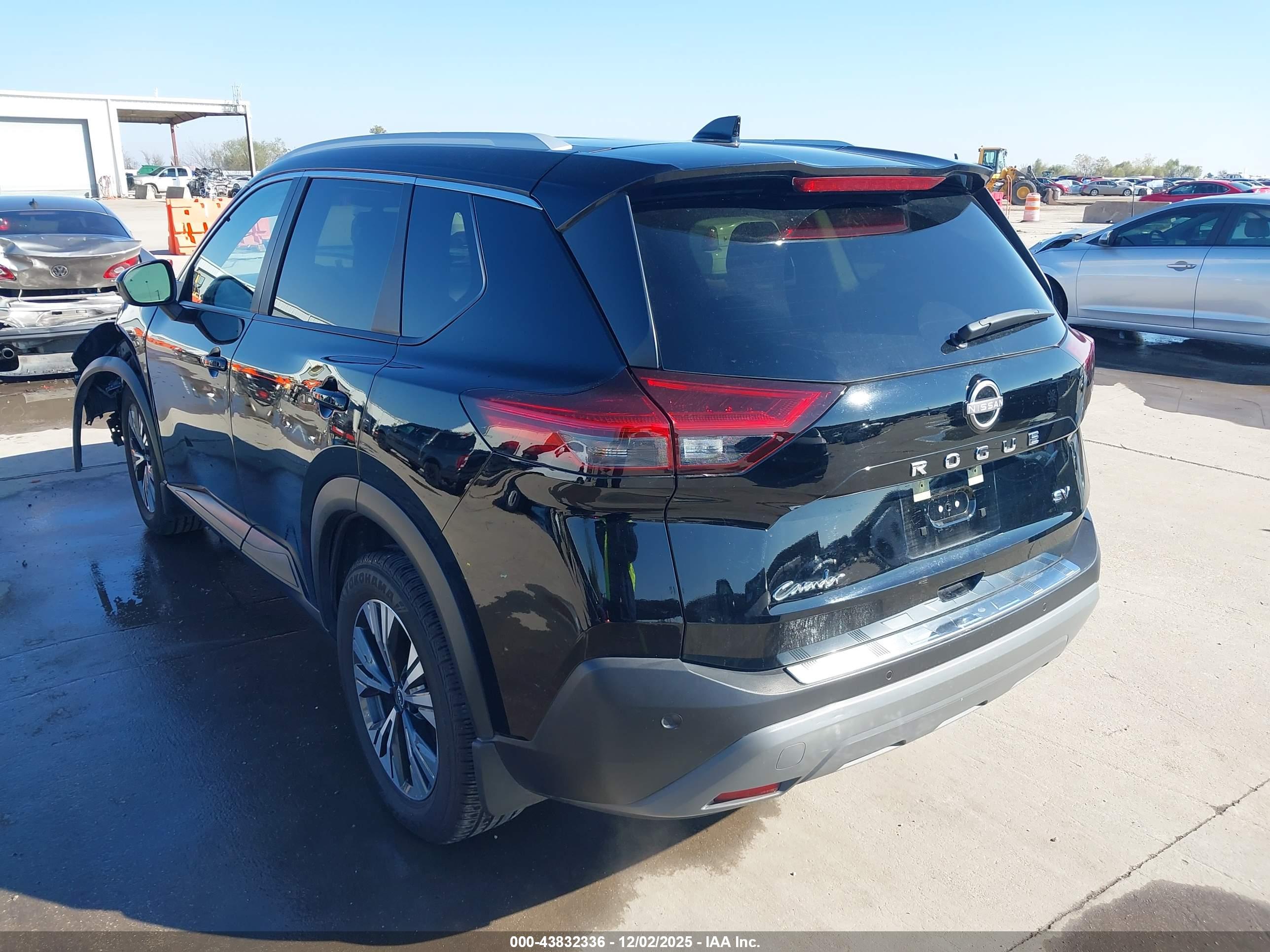 NISSAN ROGUE image 3