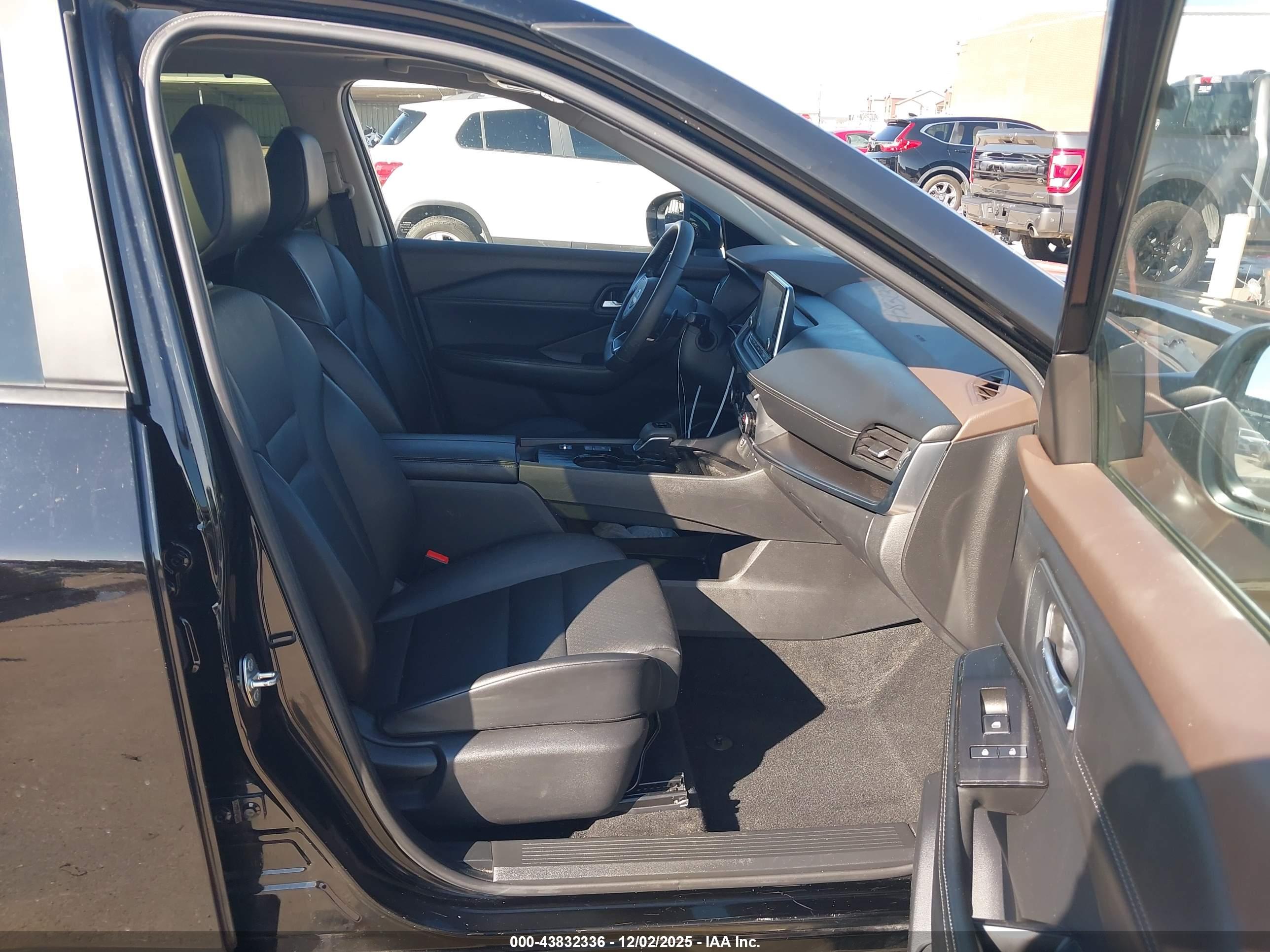 NISSAN ROGUE image 5