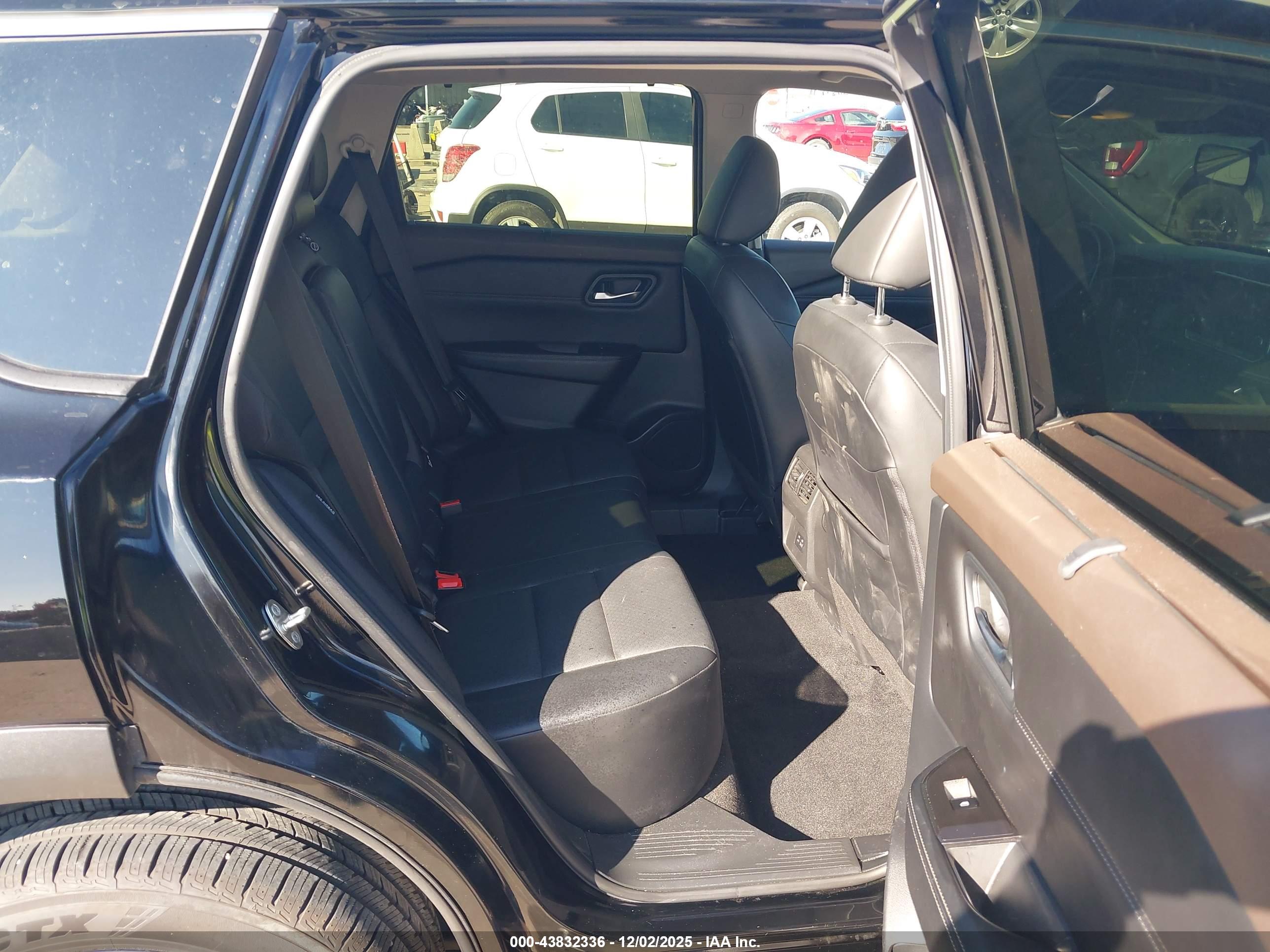 NISSAN ROGUE image 8