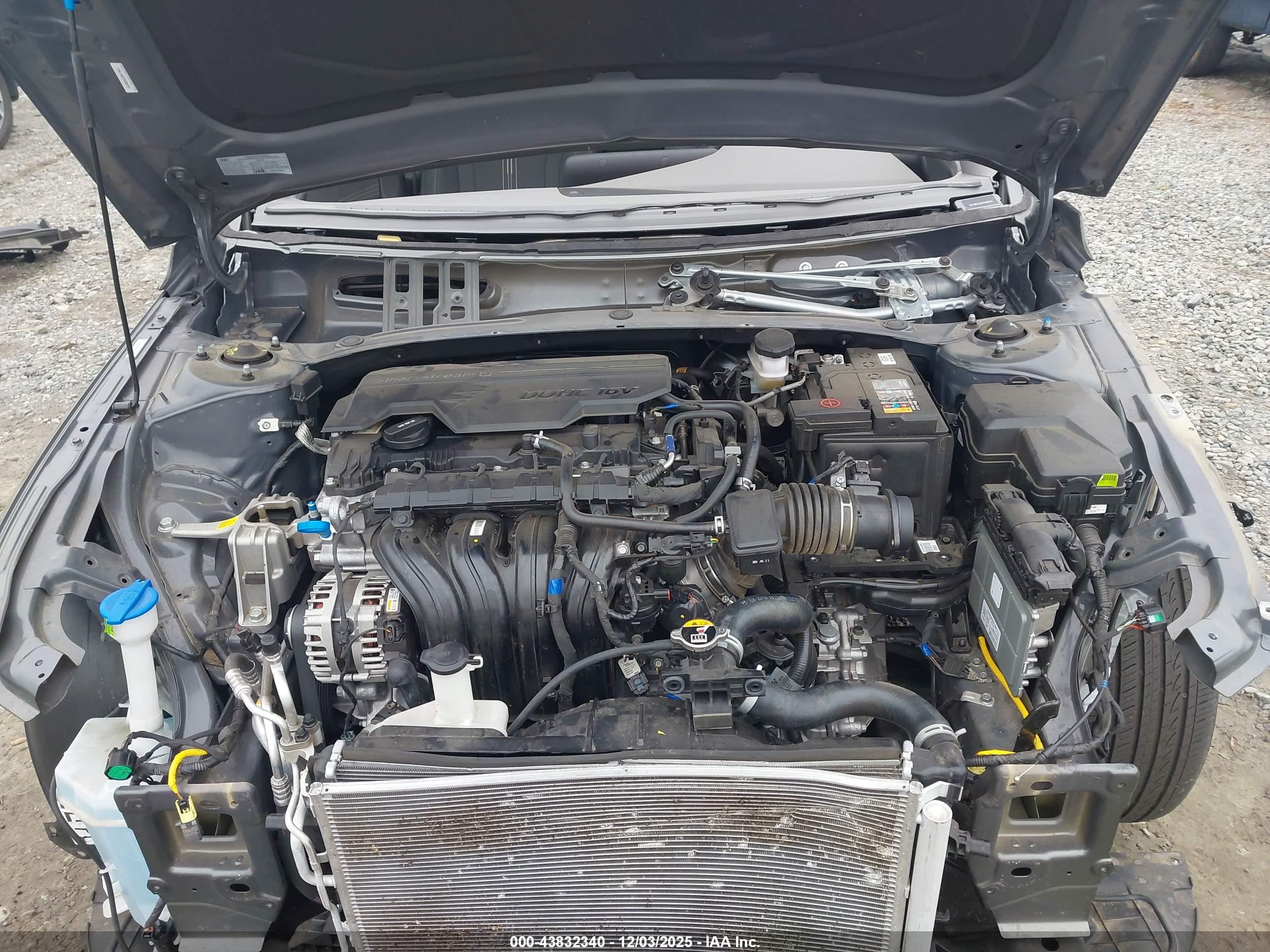 HYUNDAI ELANTRA image 10