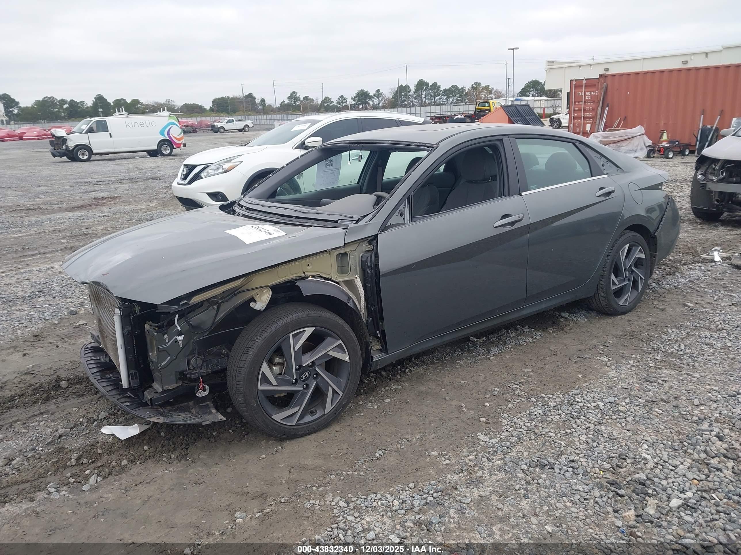 HYUNDAI ELANTRA image 2
