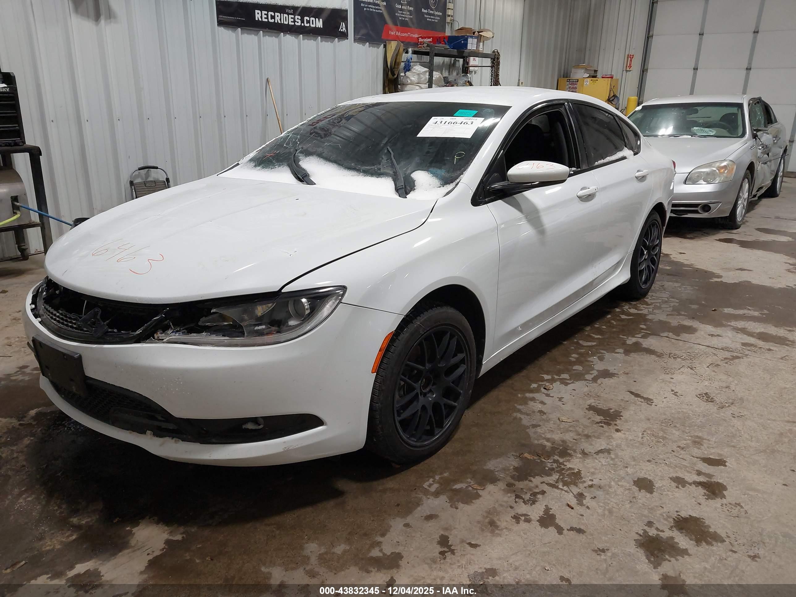 CHRYSLER 200 image 2