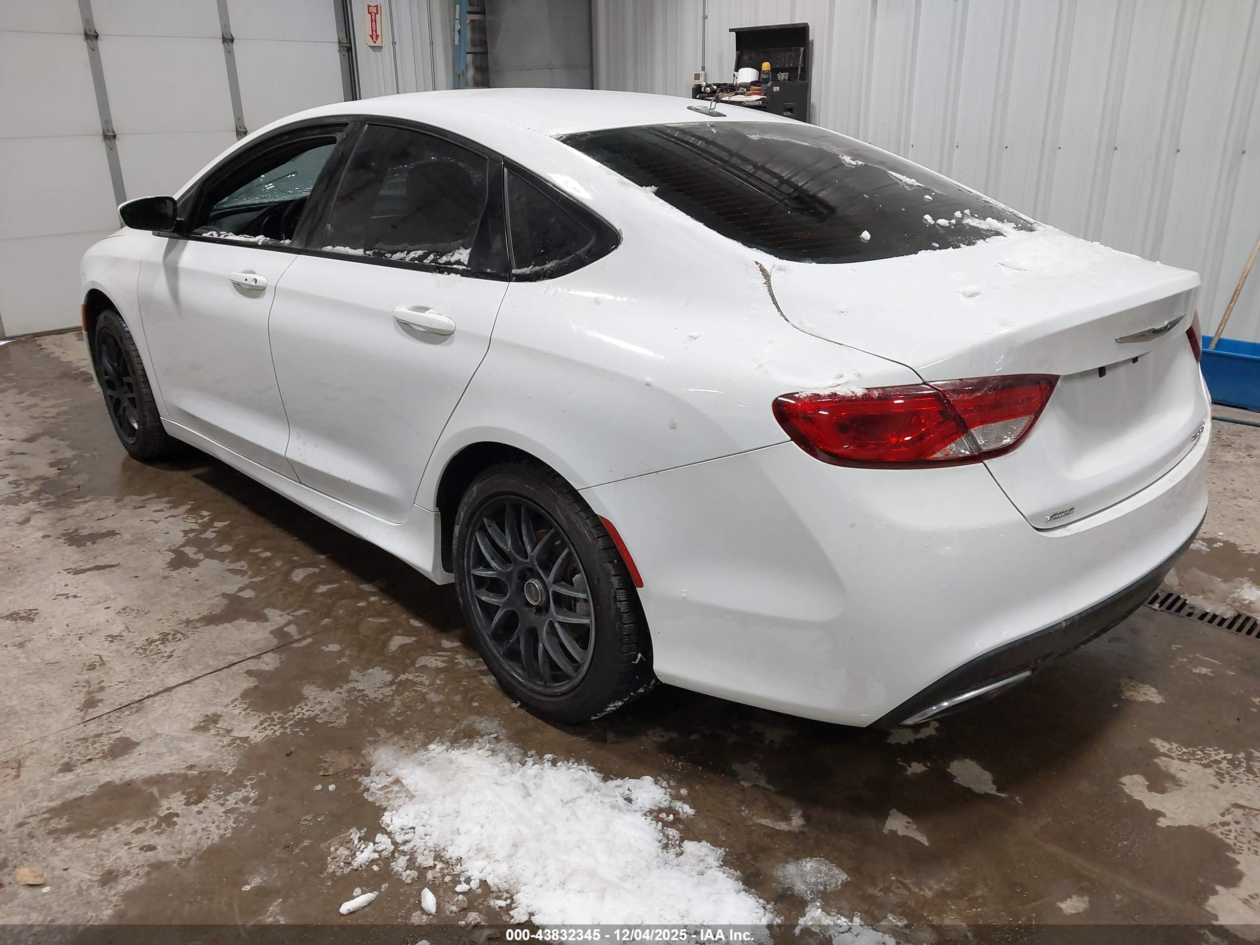 CHRYSLER 200 image 3