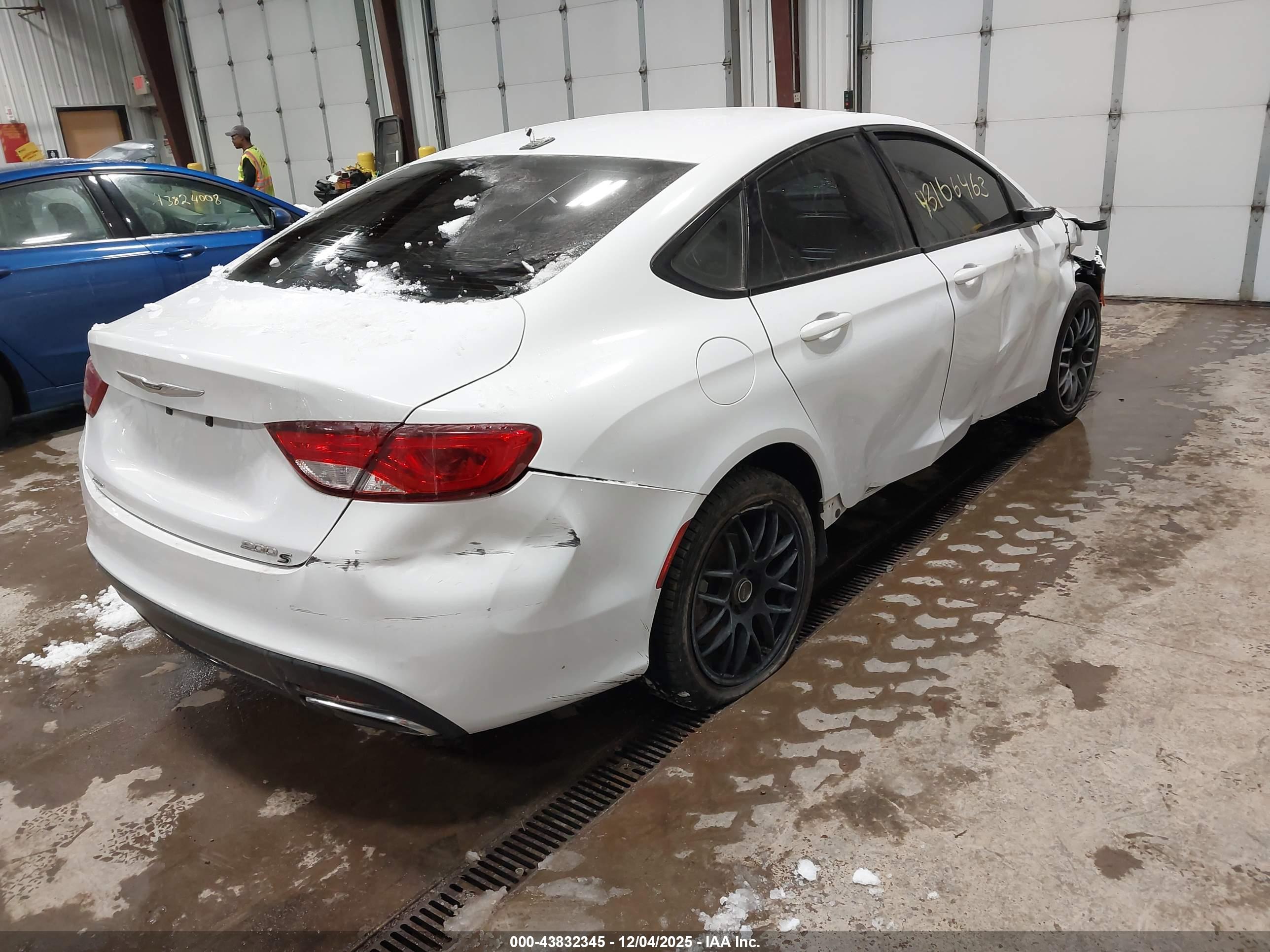CHRYSLER 200 image 4