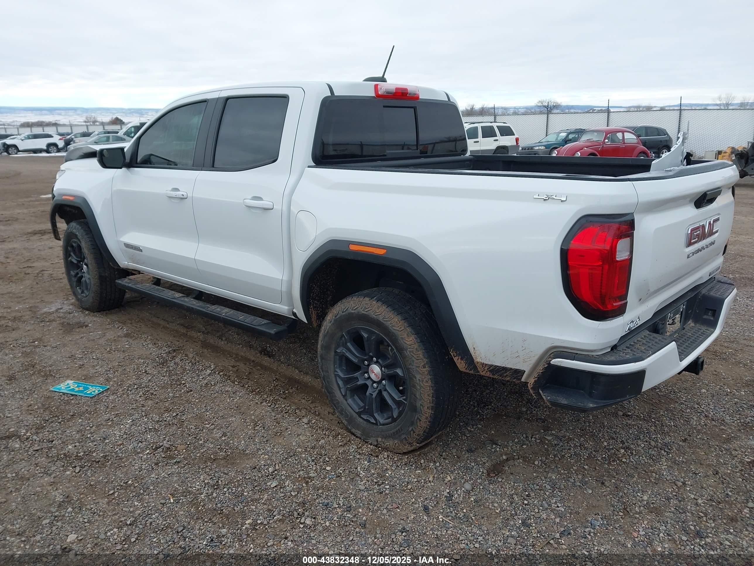 GMC CANYON image 3