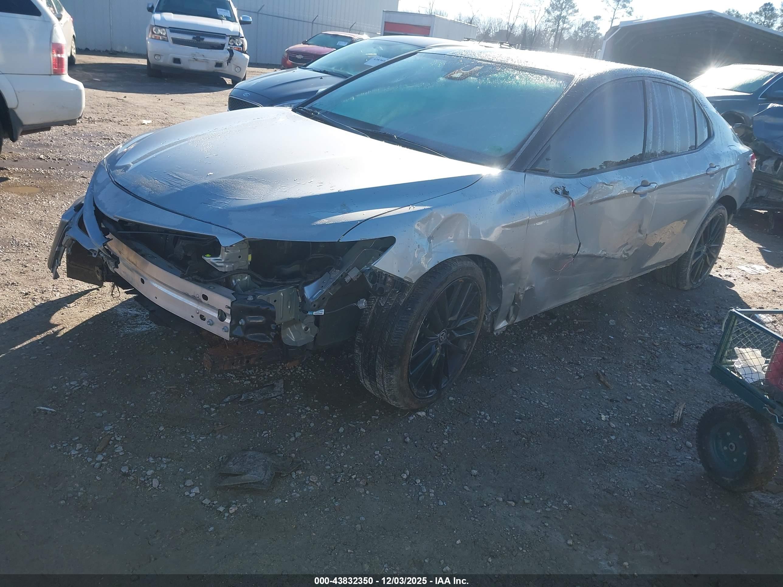 TOYOTA CAMRY image 2