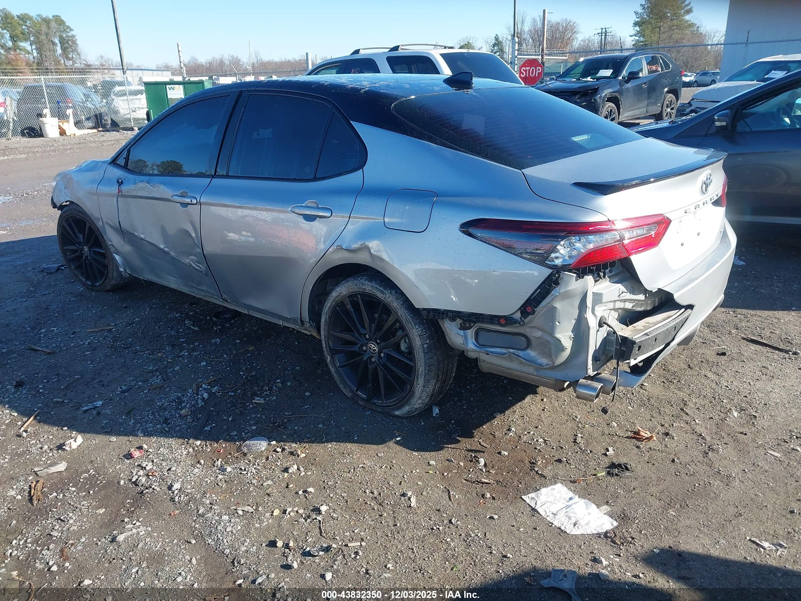 TOYOTA CAMRY image 3